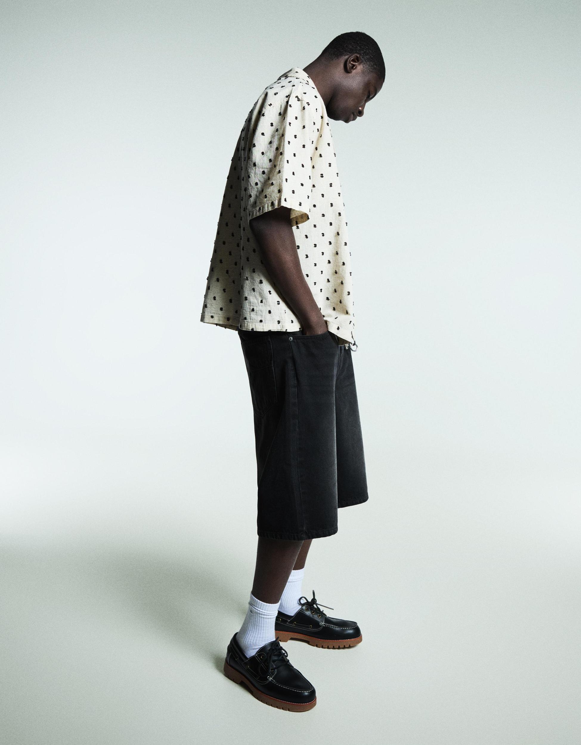 Embroidered short sleeve shirt Product Image