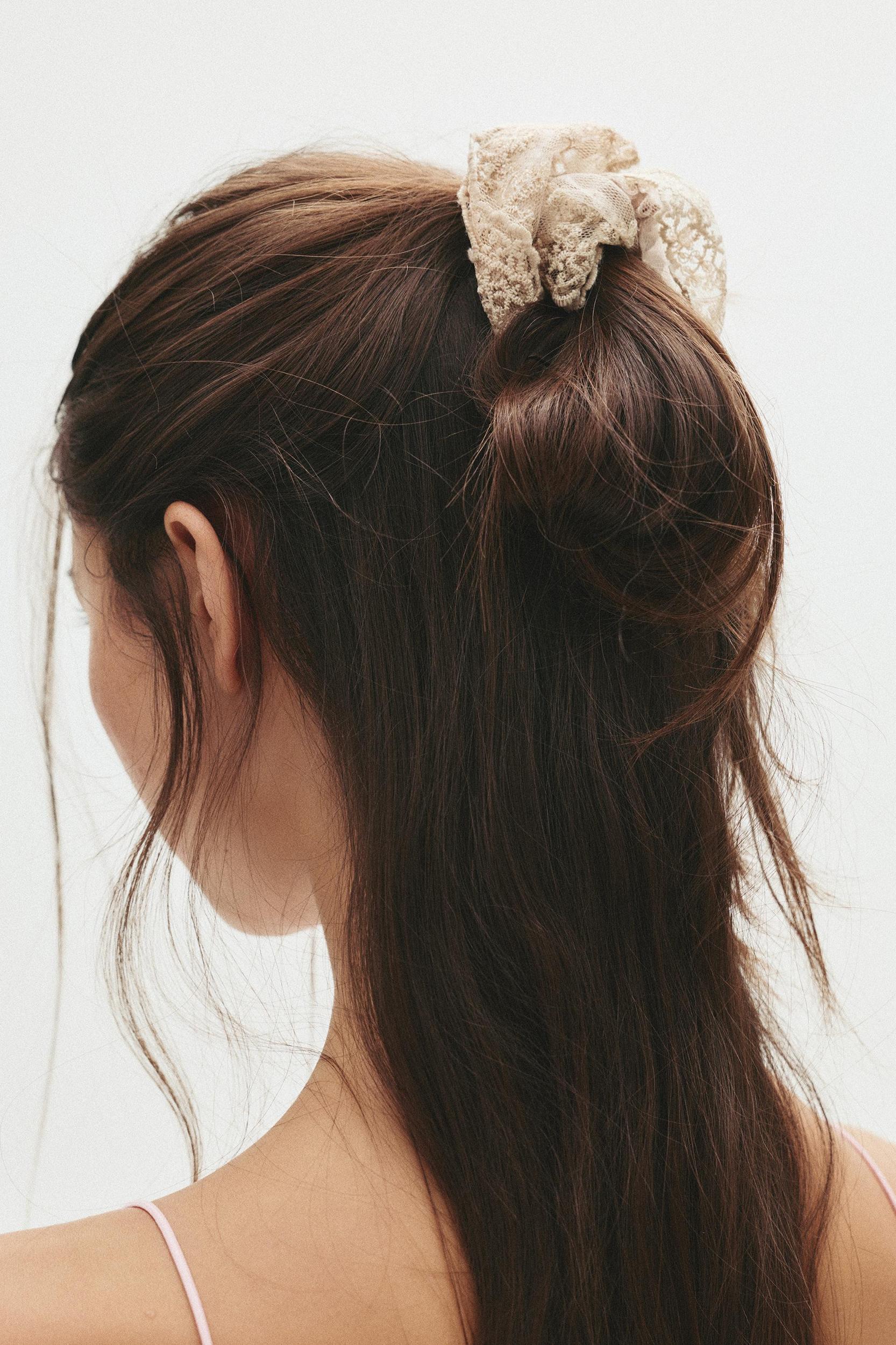 Lace scrunchie Product Image