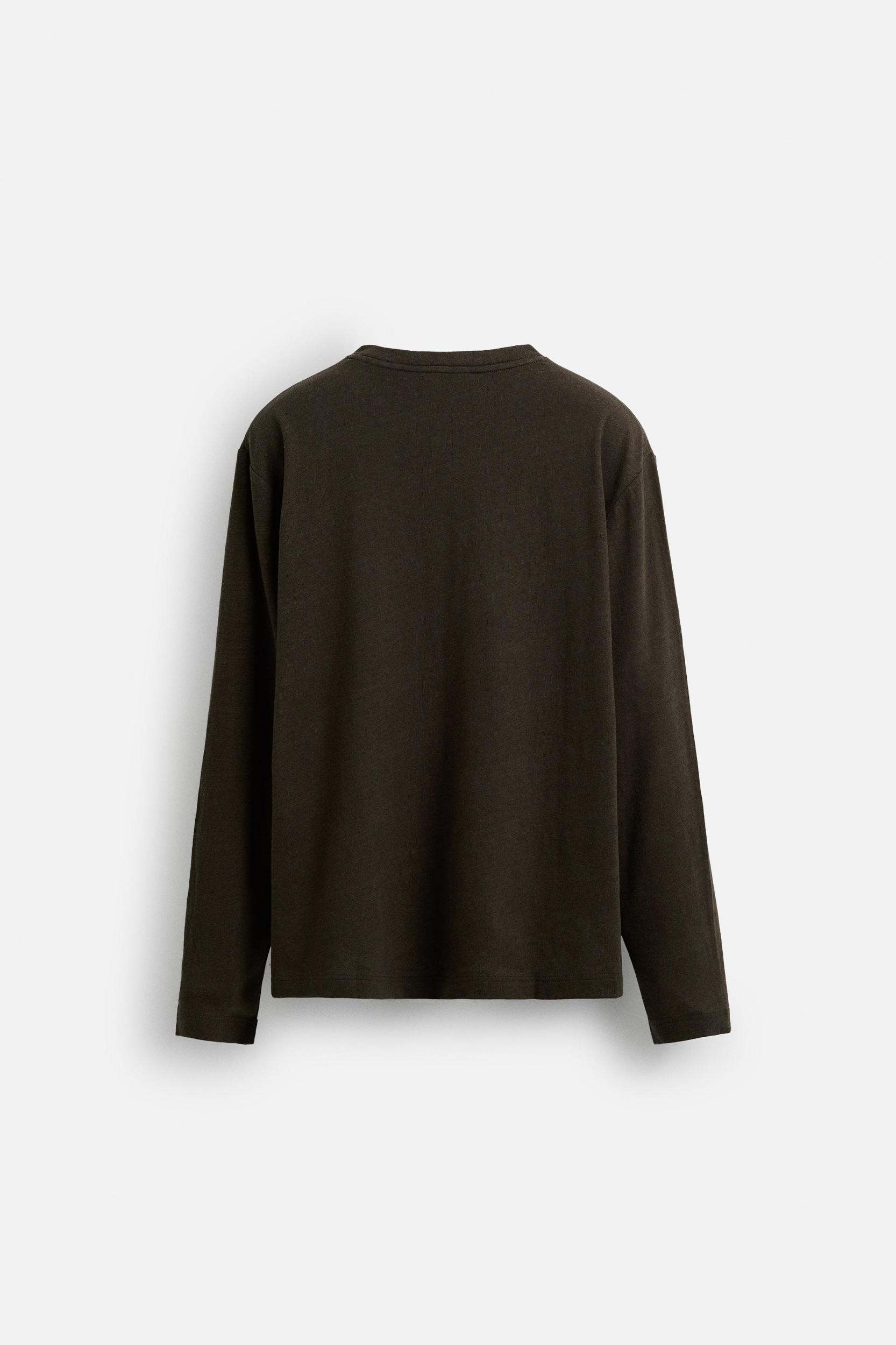 COTTON LINEN BLEND BUTTON NECK T-SHIRT Product Image