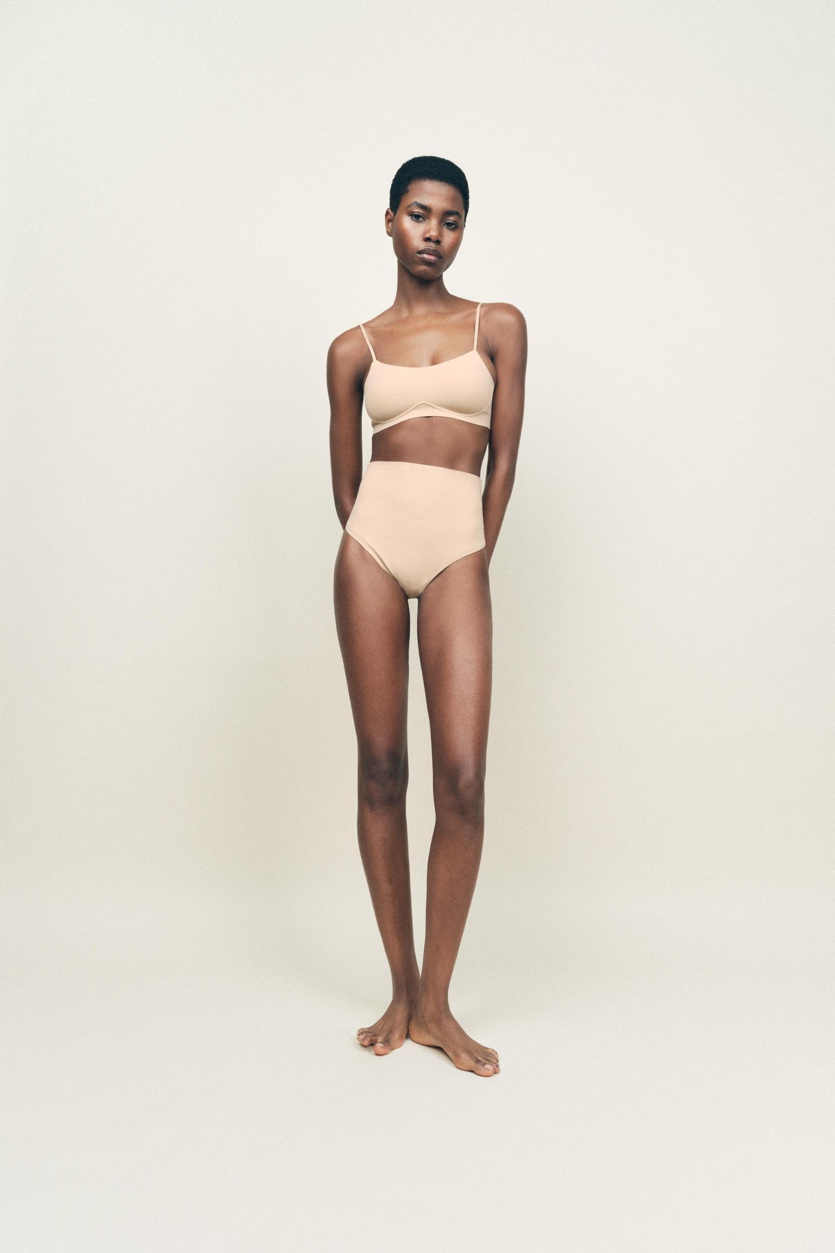 HIGH-WAIST BODY SHAPE THONG WITH POLYAMIDE Product Image