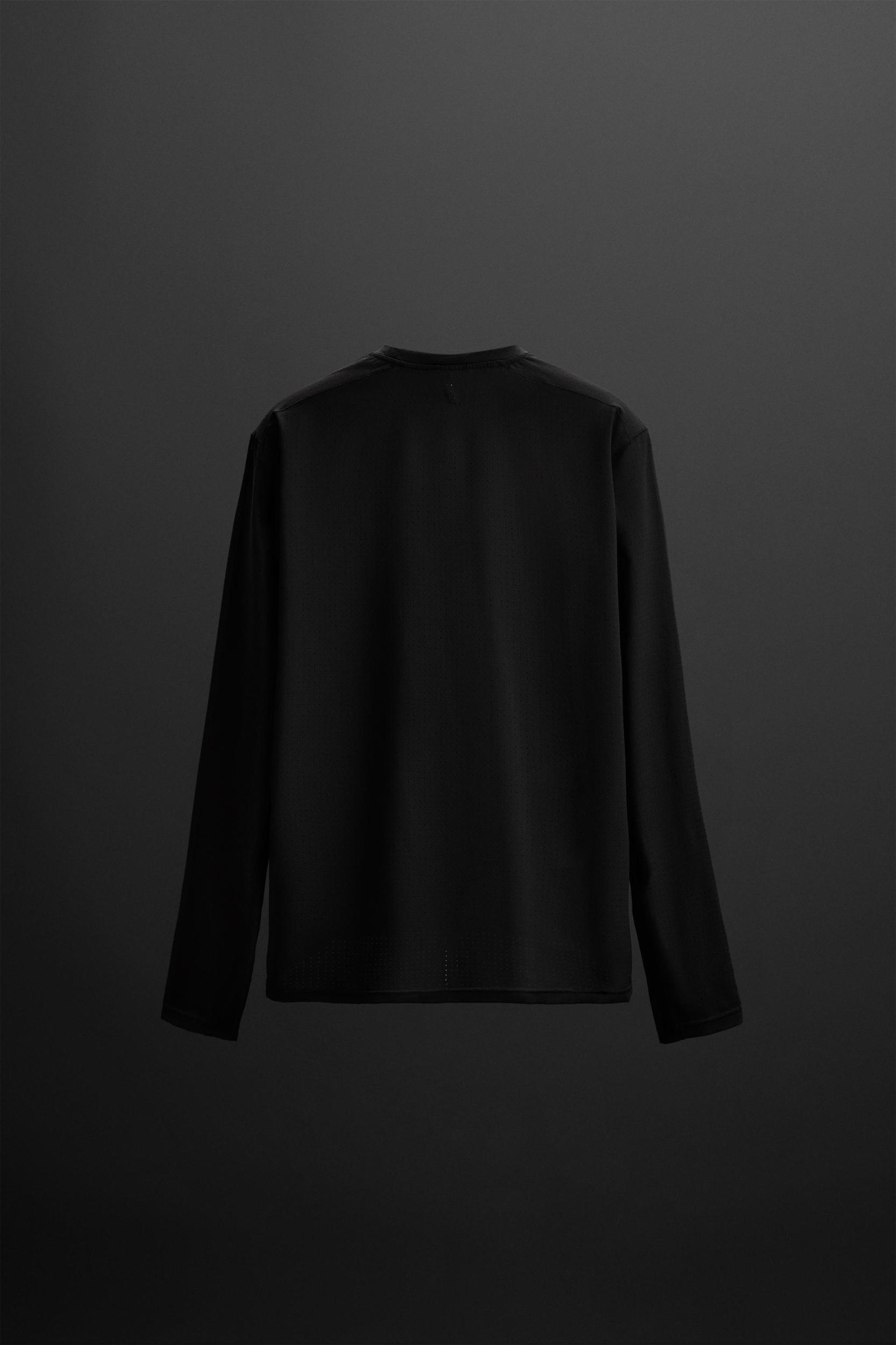 LONG SLEEVE PERFORATED T-SHIRT Product Image