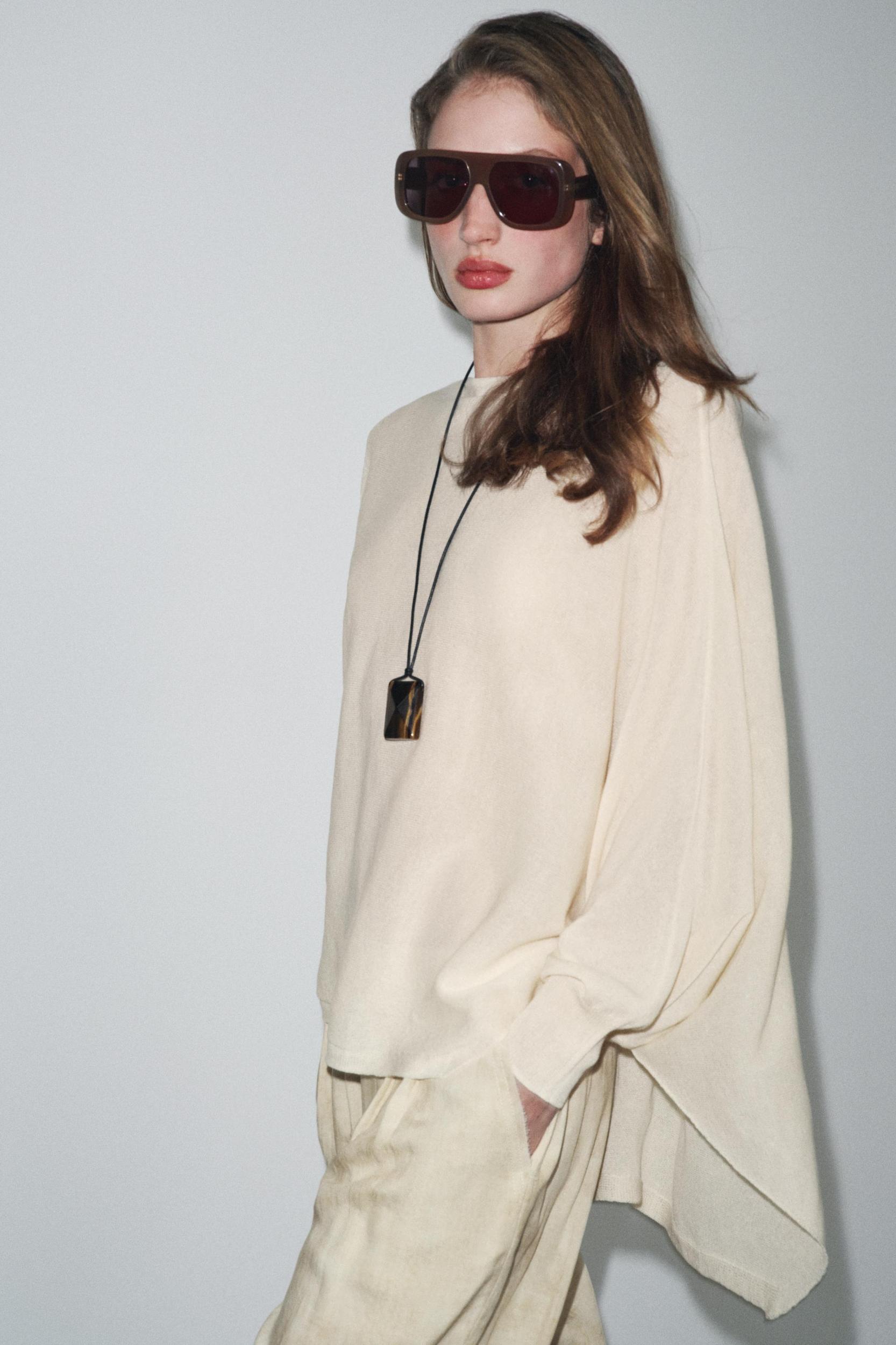 BASIC KNIT SWEATER Product Image