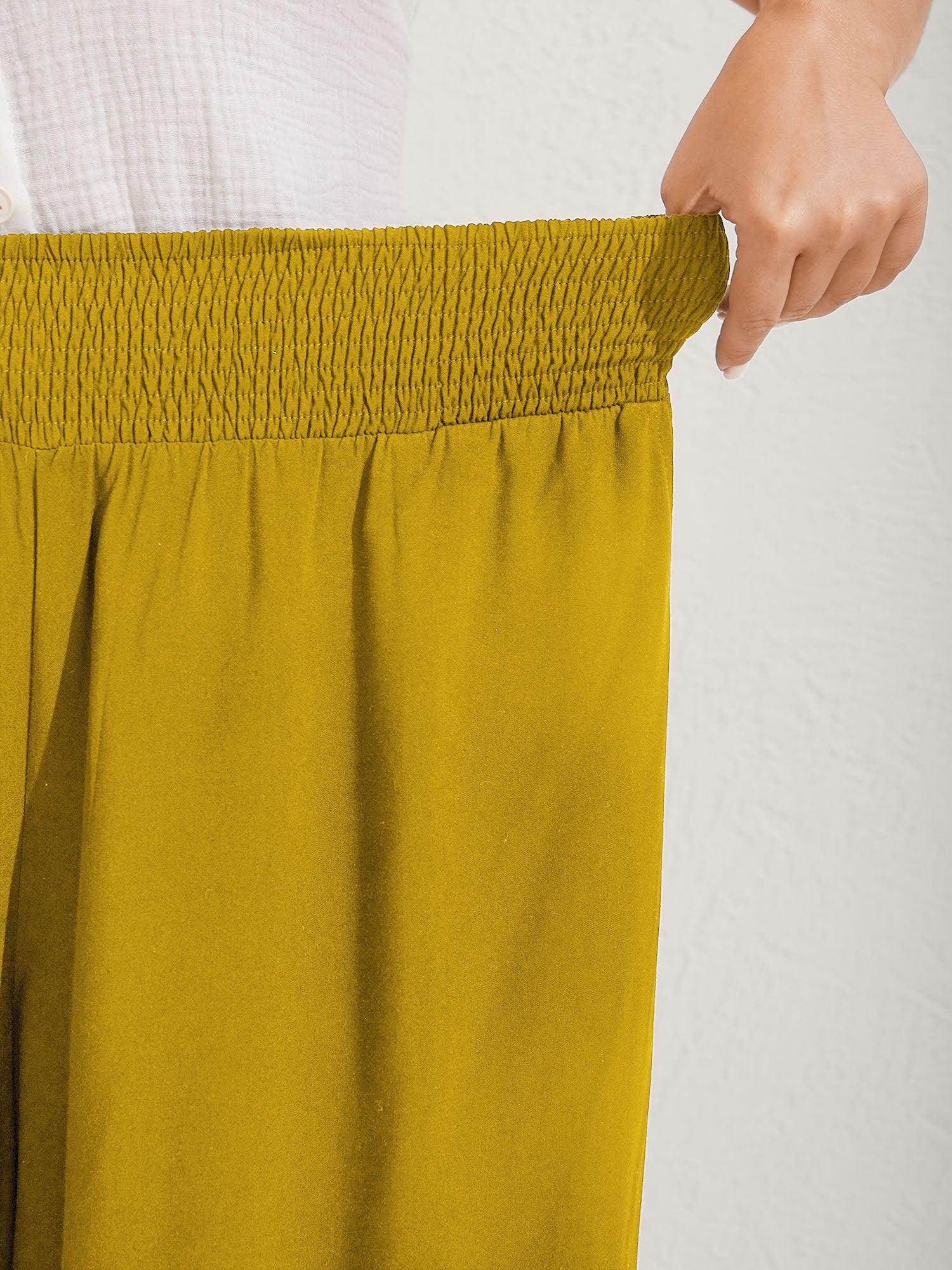 Ruffled Curvy Hem Wide-Leg Pants Female Product Image