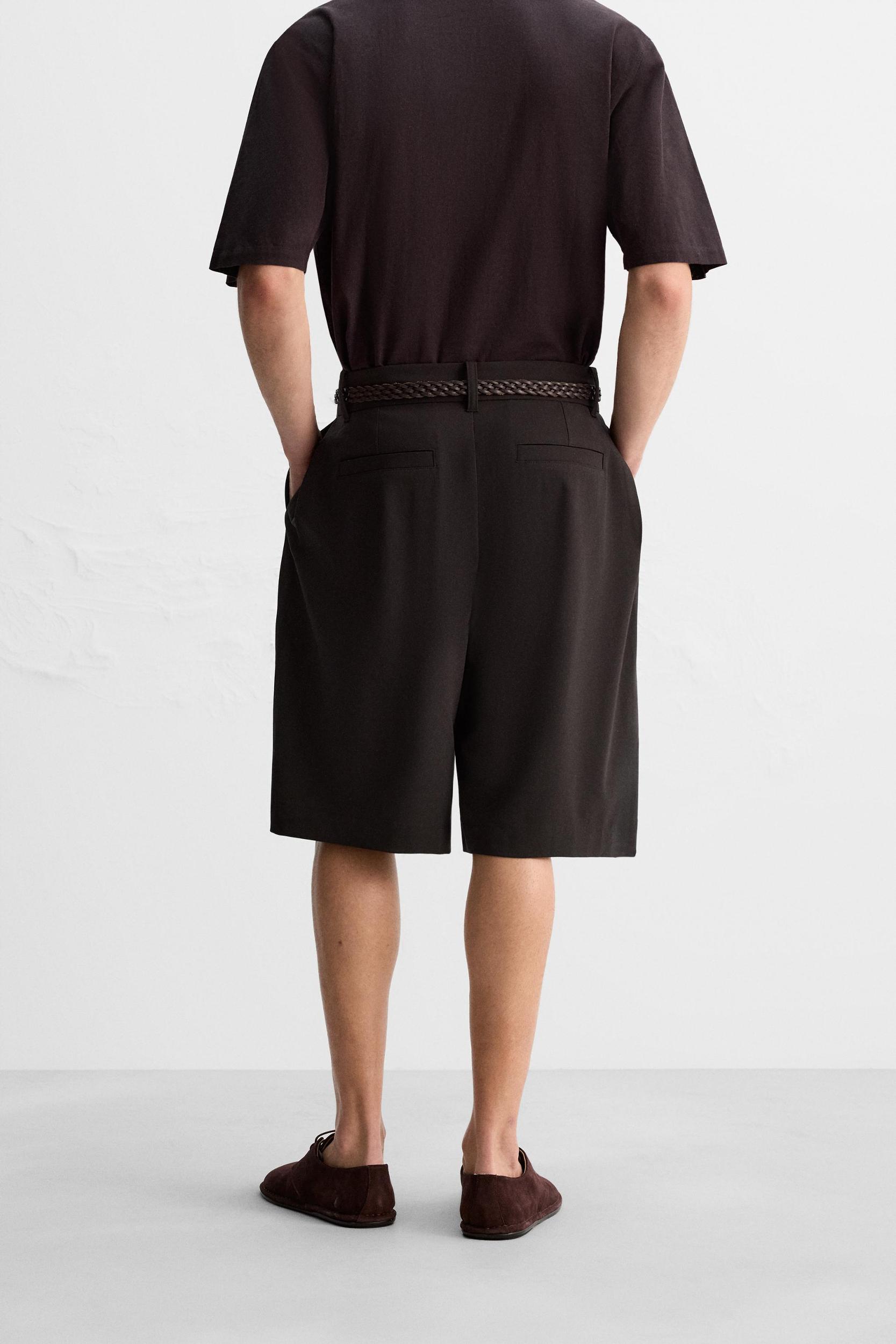 RELAXED FIT PLEATED SHORTS Product Image