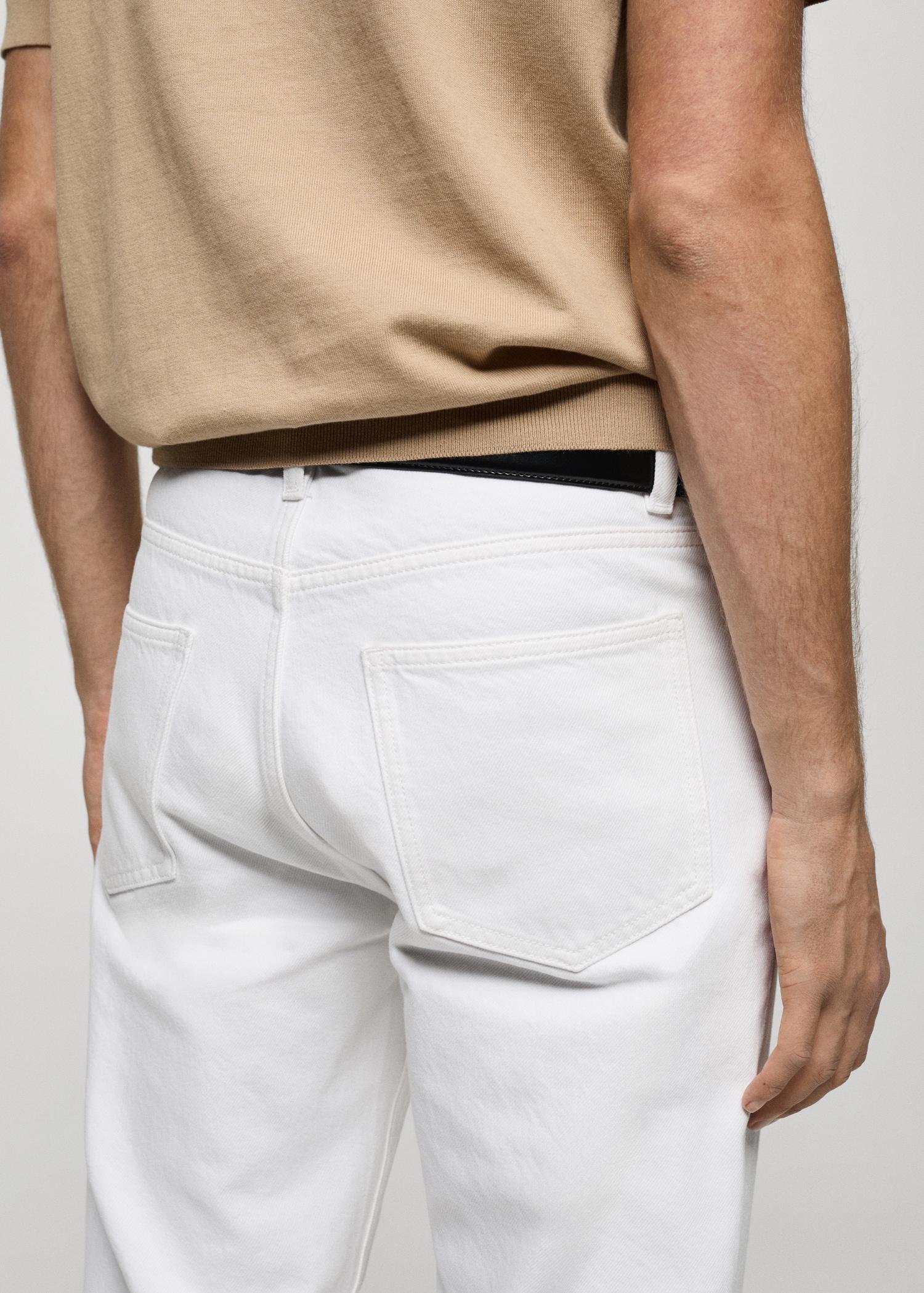 Cropped carrot-fit jeans - Men | MANGO USA Product Image