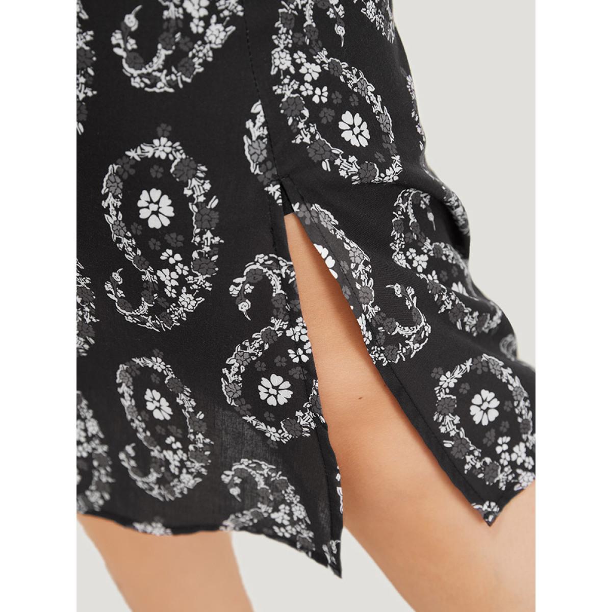 Plus Size Paisley Print Batwing Sleeve Pocket Shirred Split Dress Black Women Vacation Slit V-neck Short sleeve Curvy Midi Dress BloomChic 22-24/3X Product Image