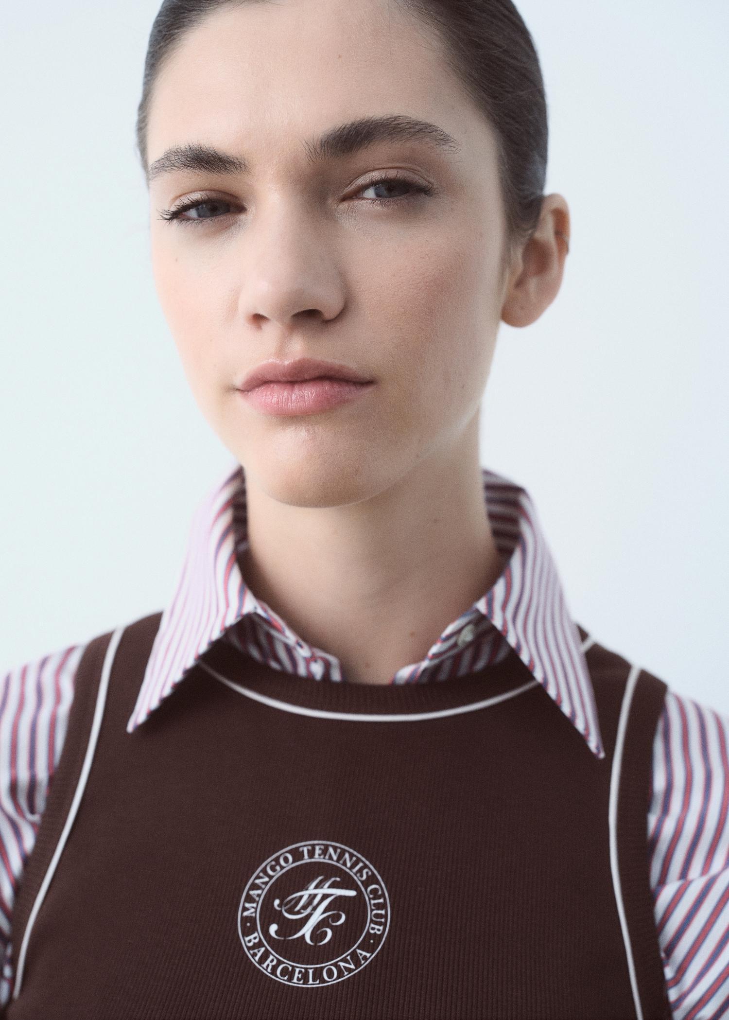 Cotton top with printed message - Women | MANGO USA Product Image