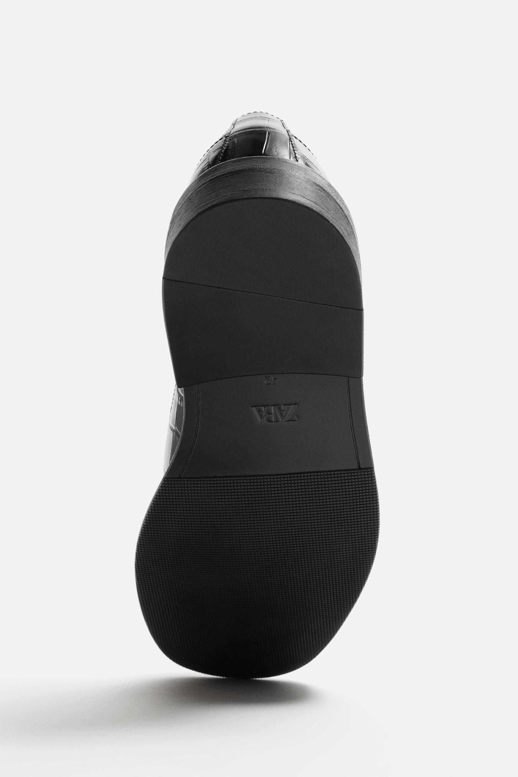 EMBOSSED LEATHER SHOE Product Image