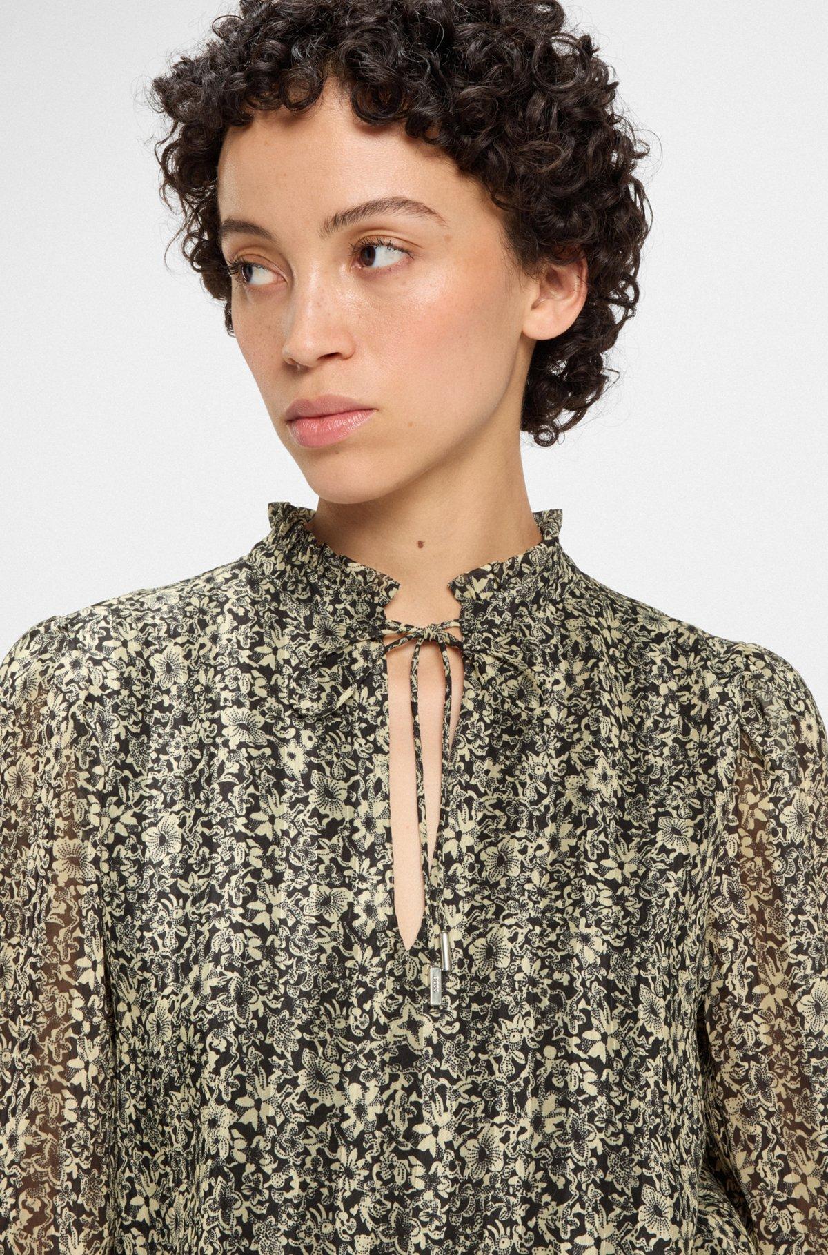 Relaxed-fit blouse in printed seersucker Product Image