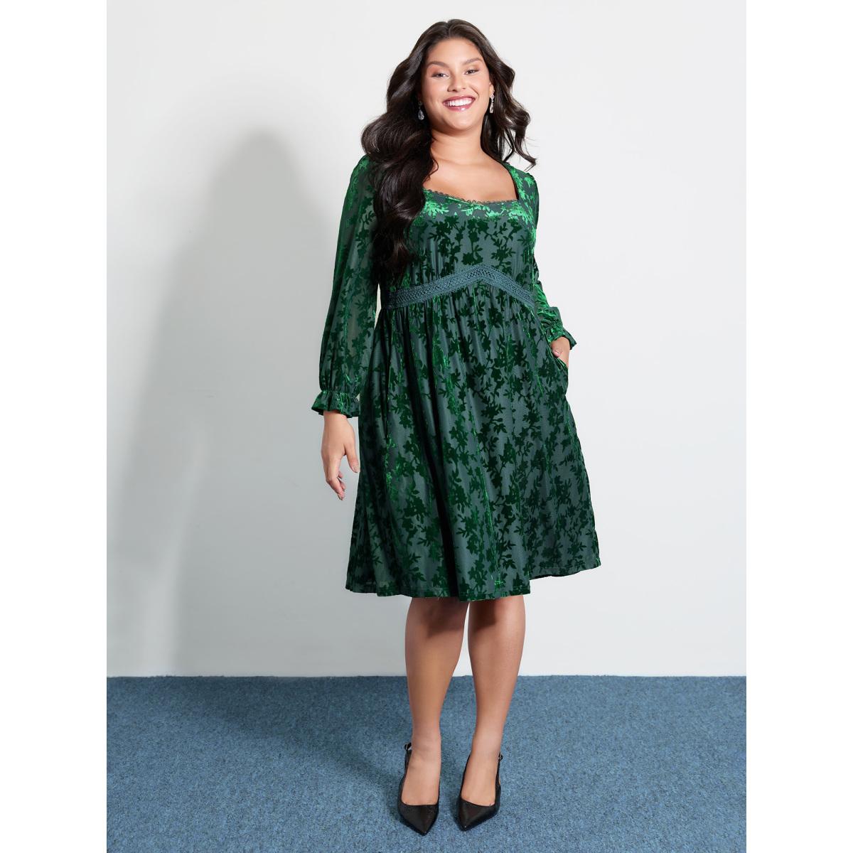 Plus Size Velvet Floral Print Lace Pockets Party Dress DarkGreen Women Party&Cocktail Party Curvy Bloomchic 28/5X Product Image