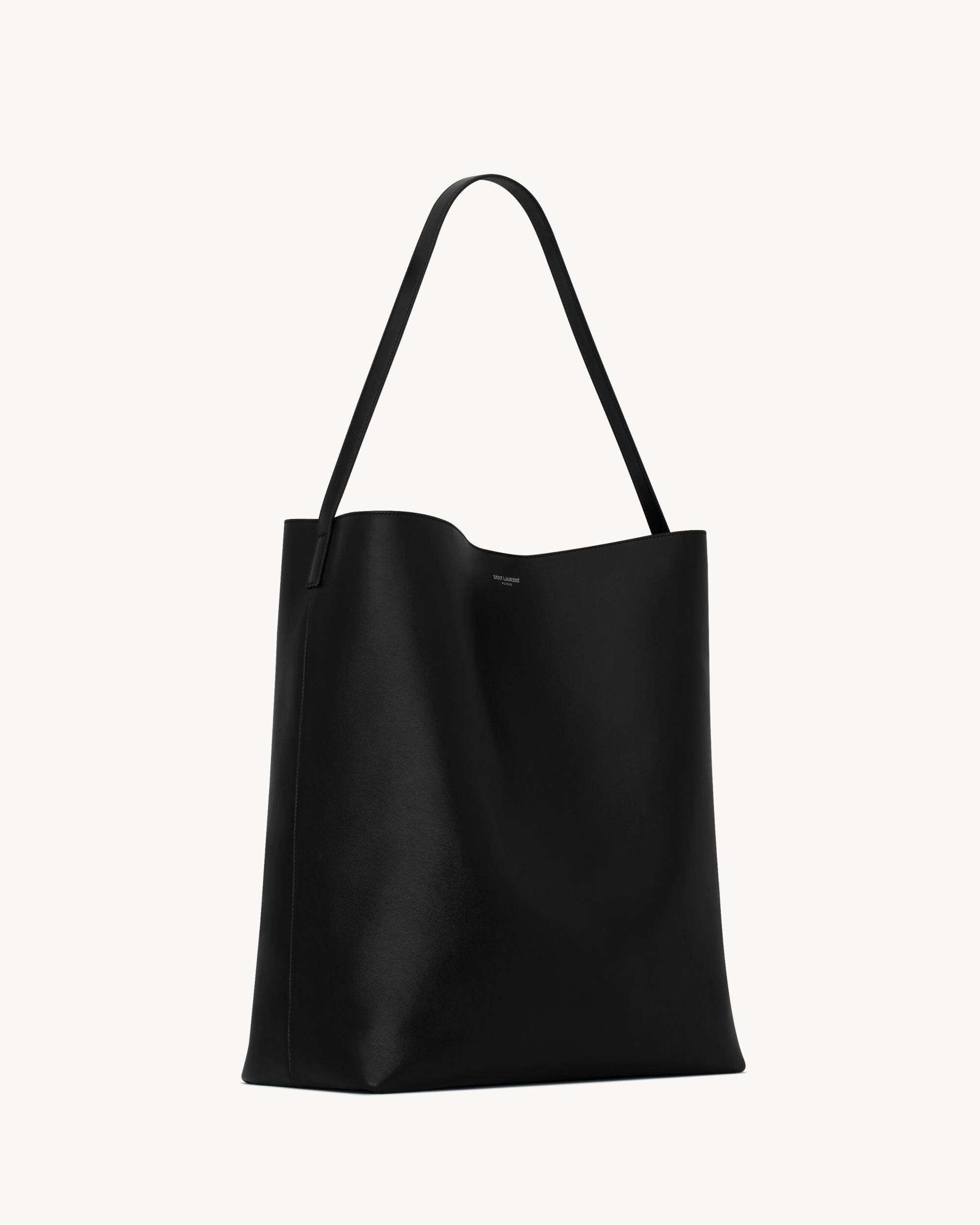 BOLD hobo bag in smooth leather Product Image