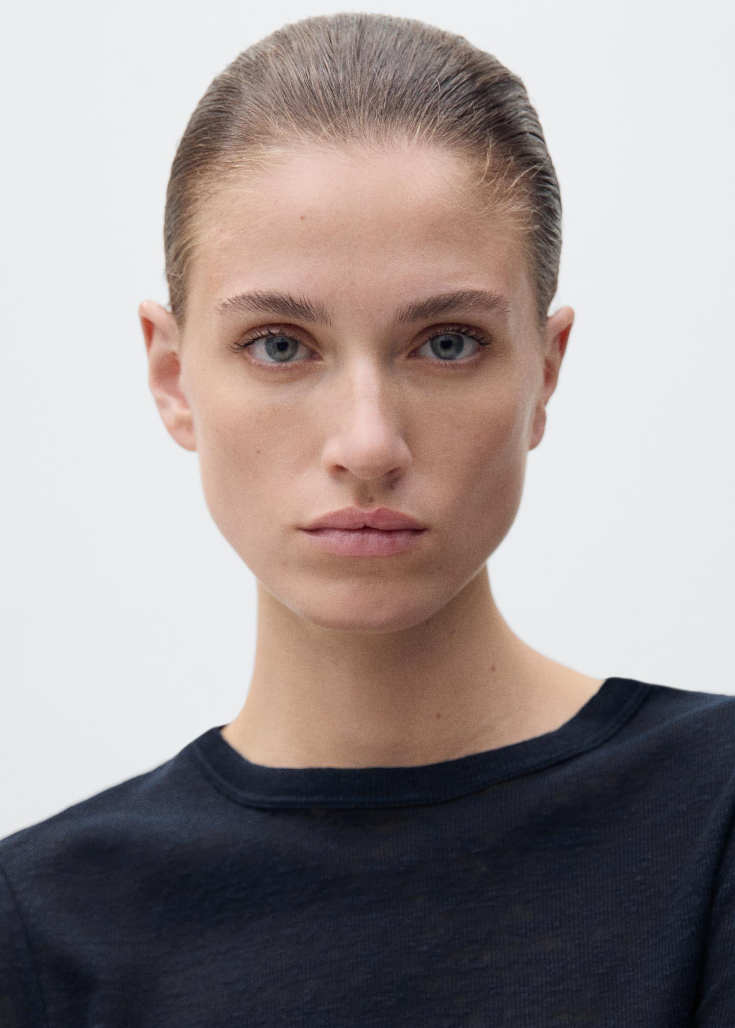 Fitted linen t-shirt - Women | MANGO USA Product Image