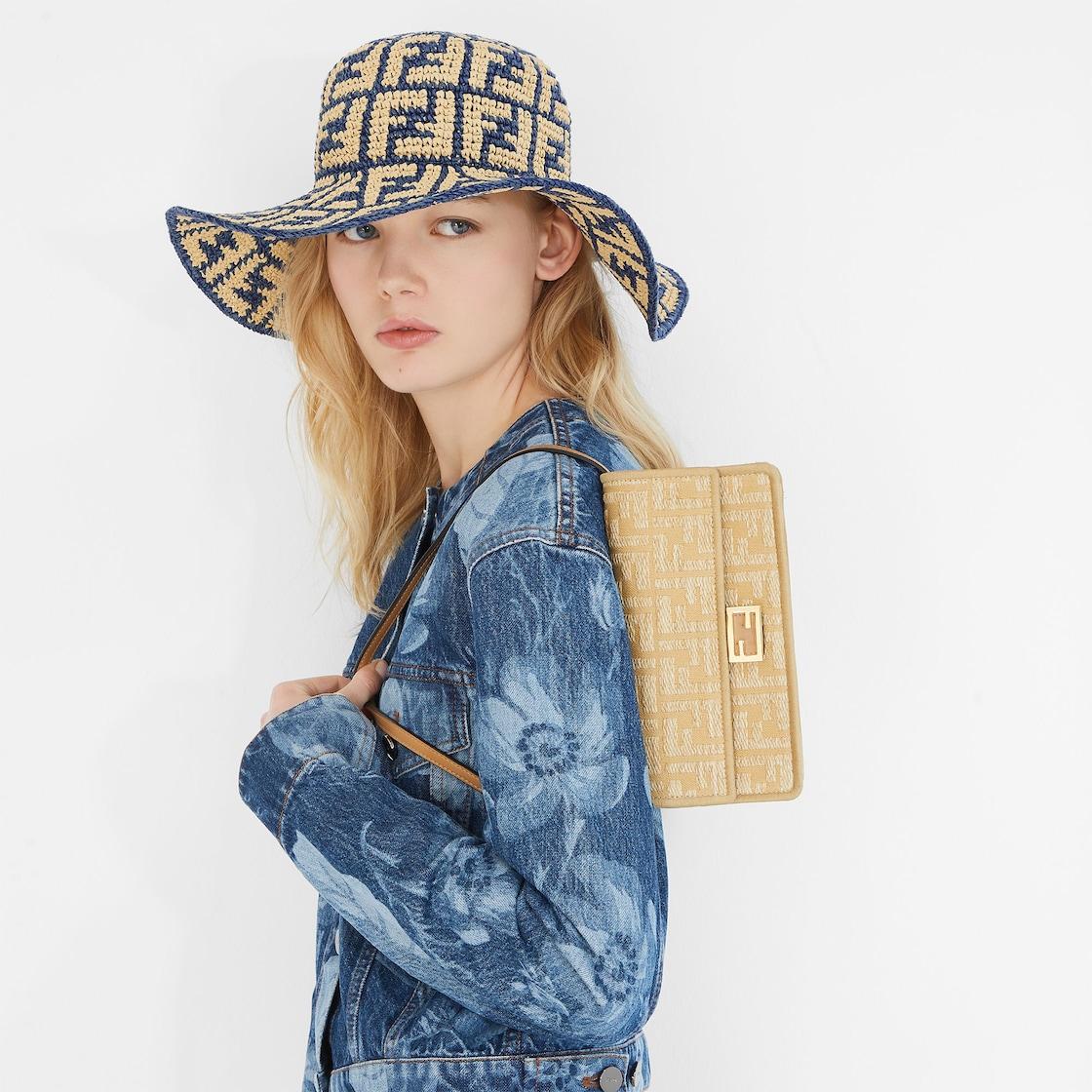 Wallet On Chain BaguetteJacquard fabric wallet with raffia FF Product Image