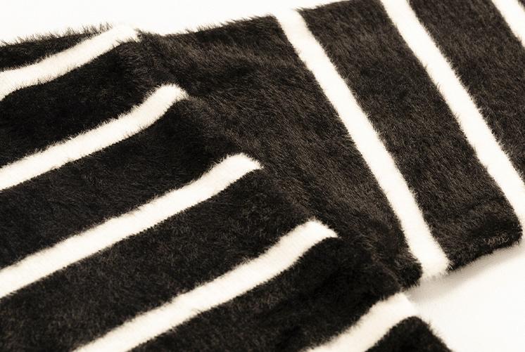 RT No. 3346 WOOLEN STRIPED SWEATER Product Image