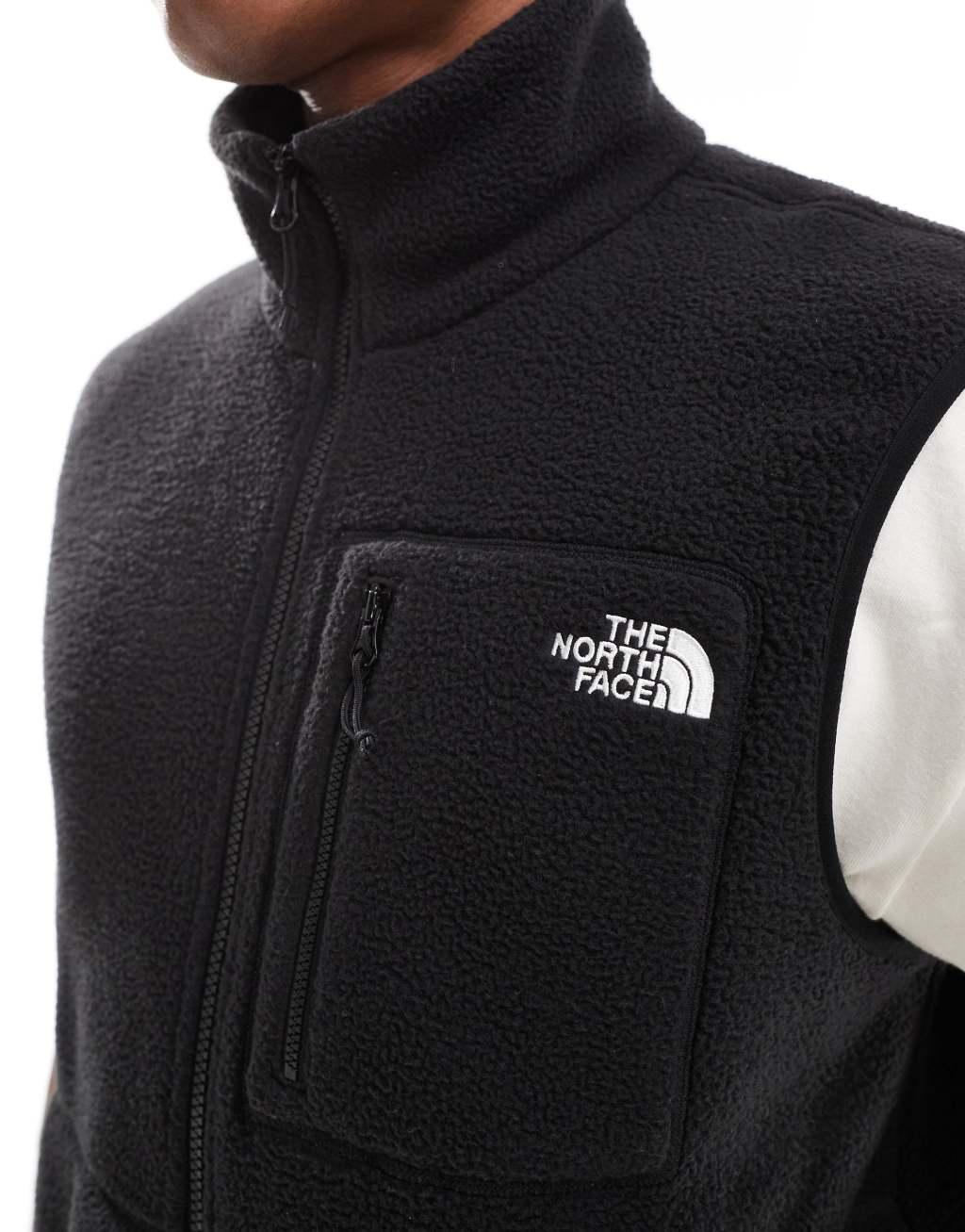 The North Face Yumiori Vest in black Product Image
