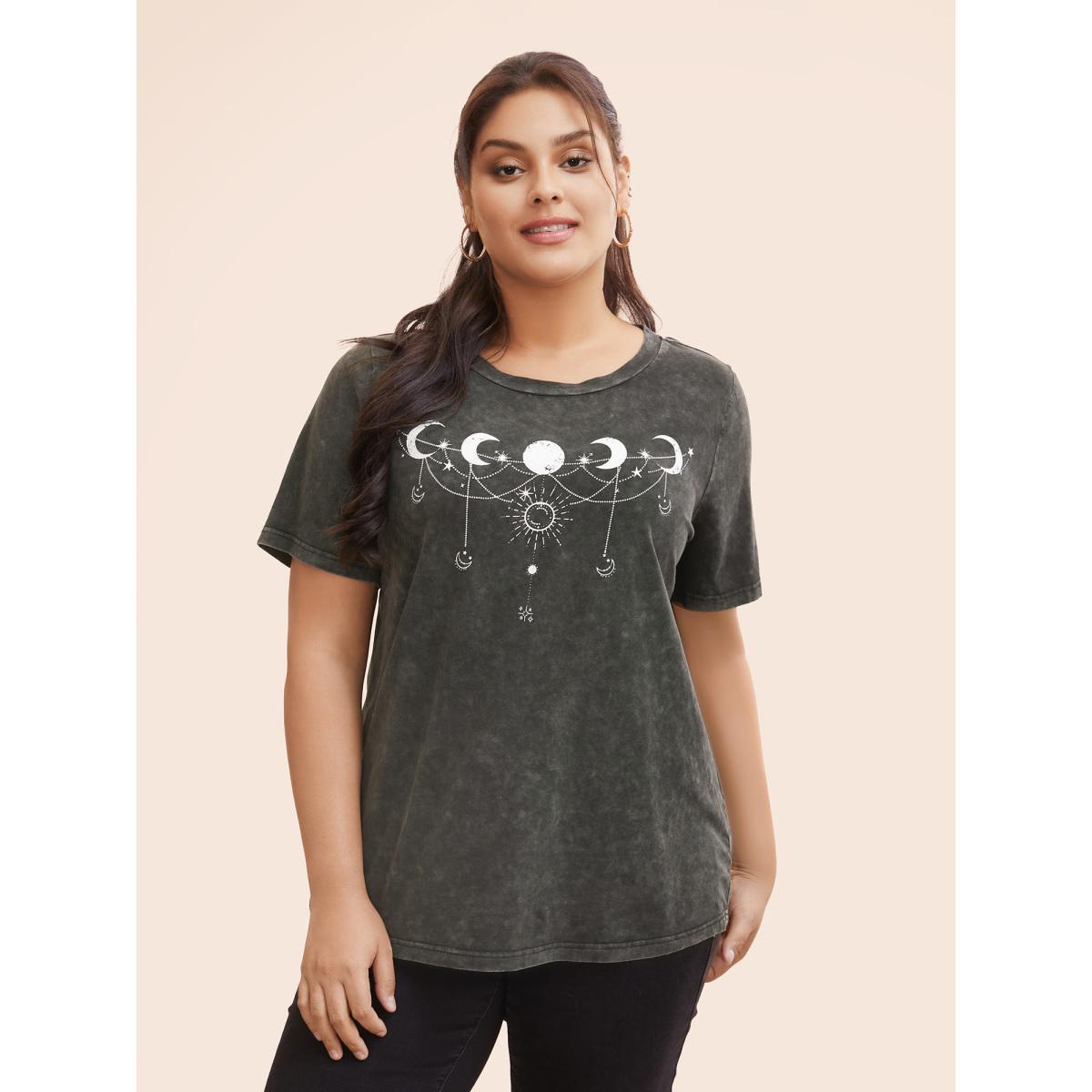 Plus Size Moon & Star Print Vintage Graphic T-shirt Black Women Casual Art&design Dailywear T-shirts BloomChic 26/4X Product Image