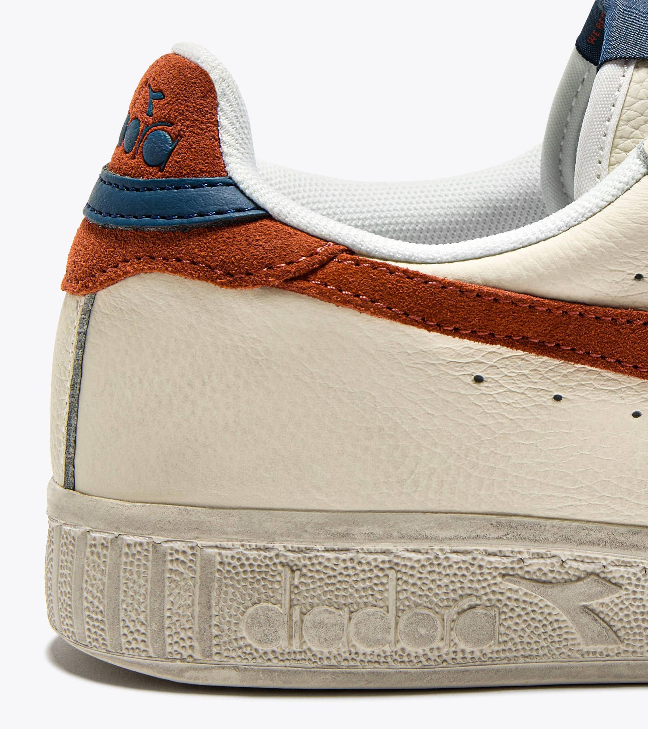 GAME L LOW WAXED SUEDE POP Product Image
