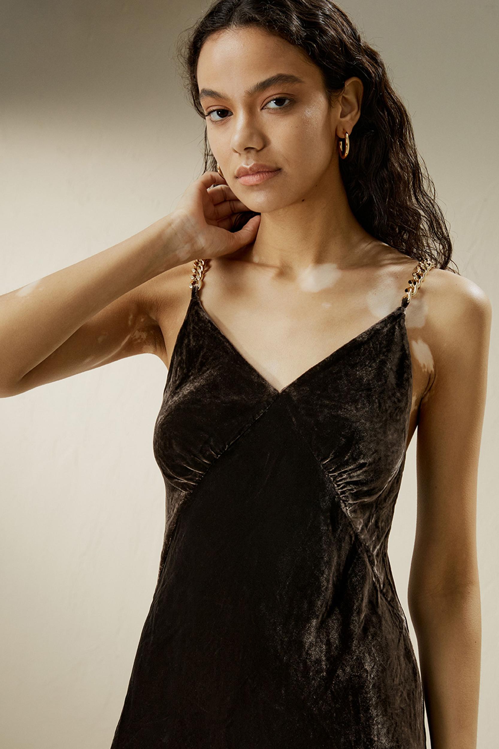 Brenna Velvet Dress Product Image