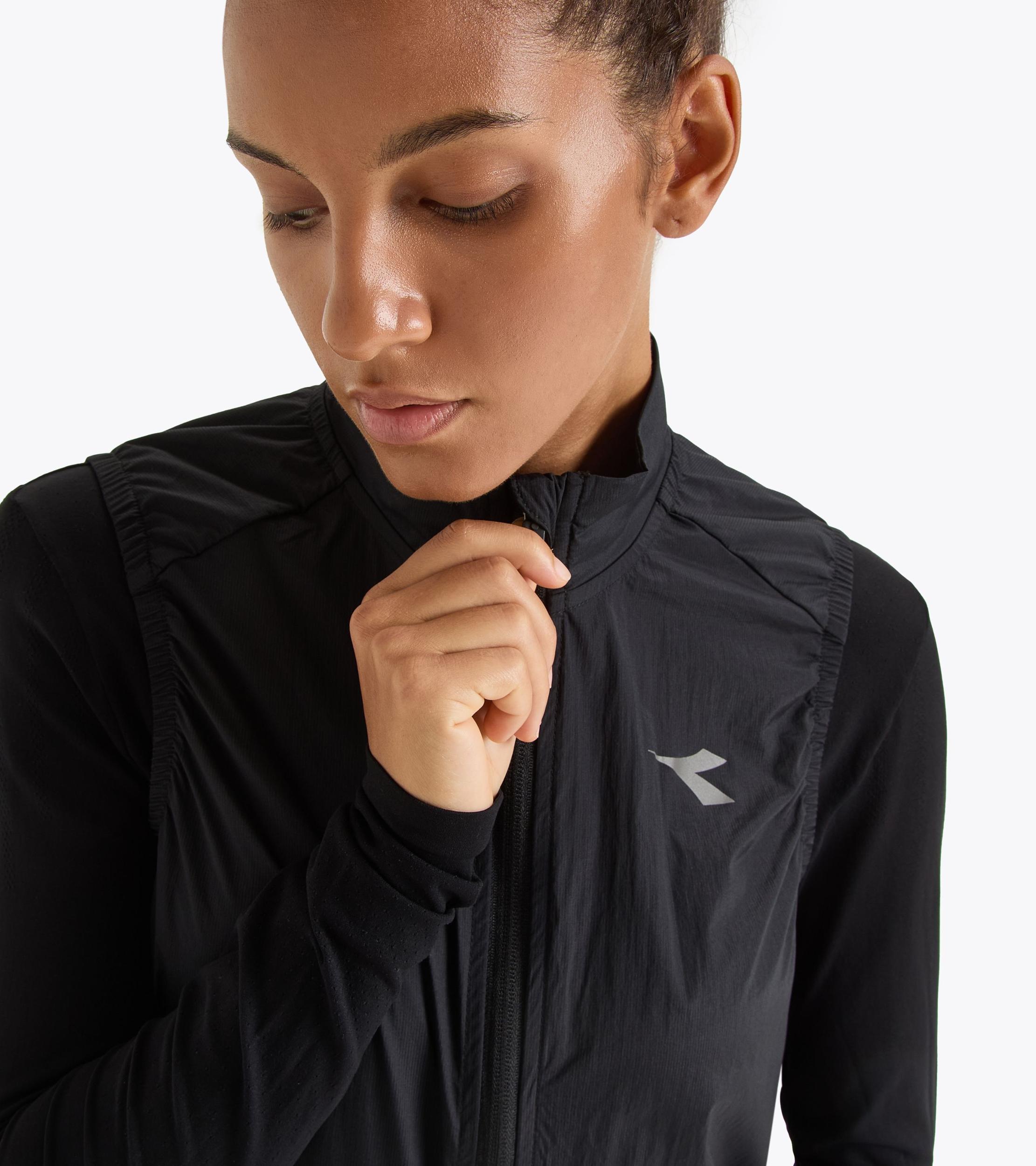 L. PACKABLE VEST Product Image