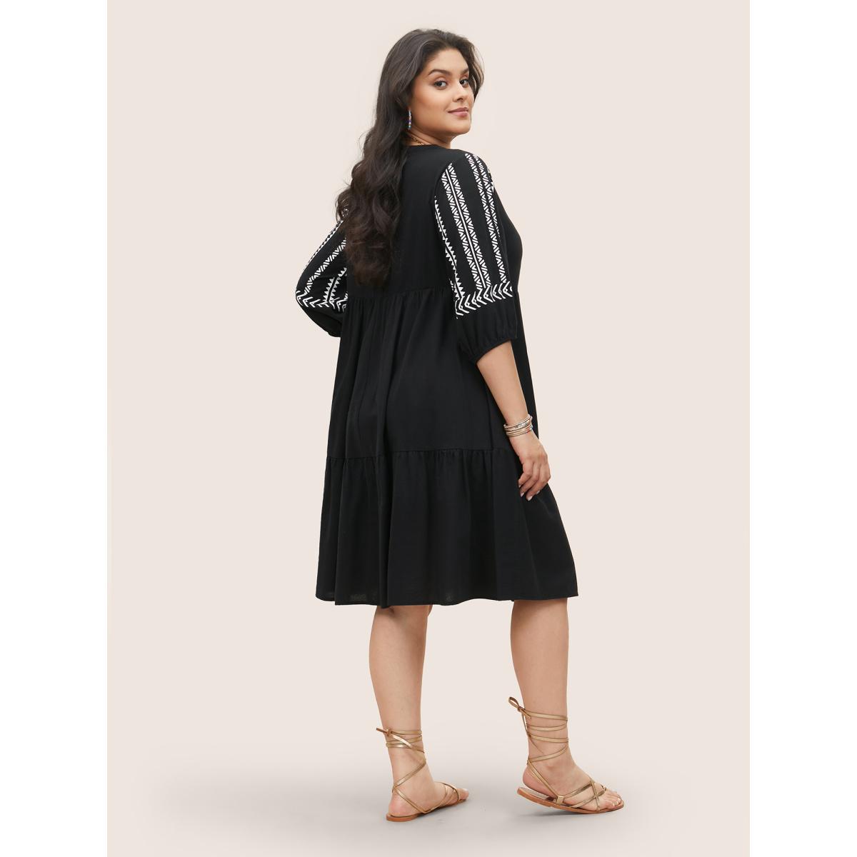 Plus Size Cotton Geometric Bandana Print Tassel Trim Dress Black Women Boho Non V-neck Short sleeve Curvy Knee Dress BloomChic 22-24/3X Product Image