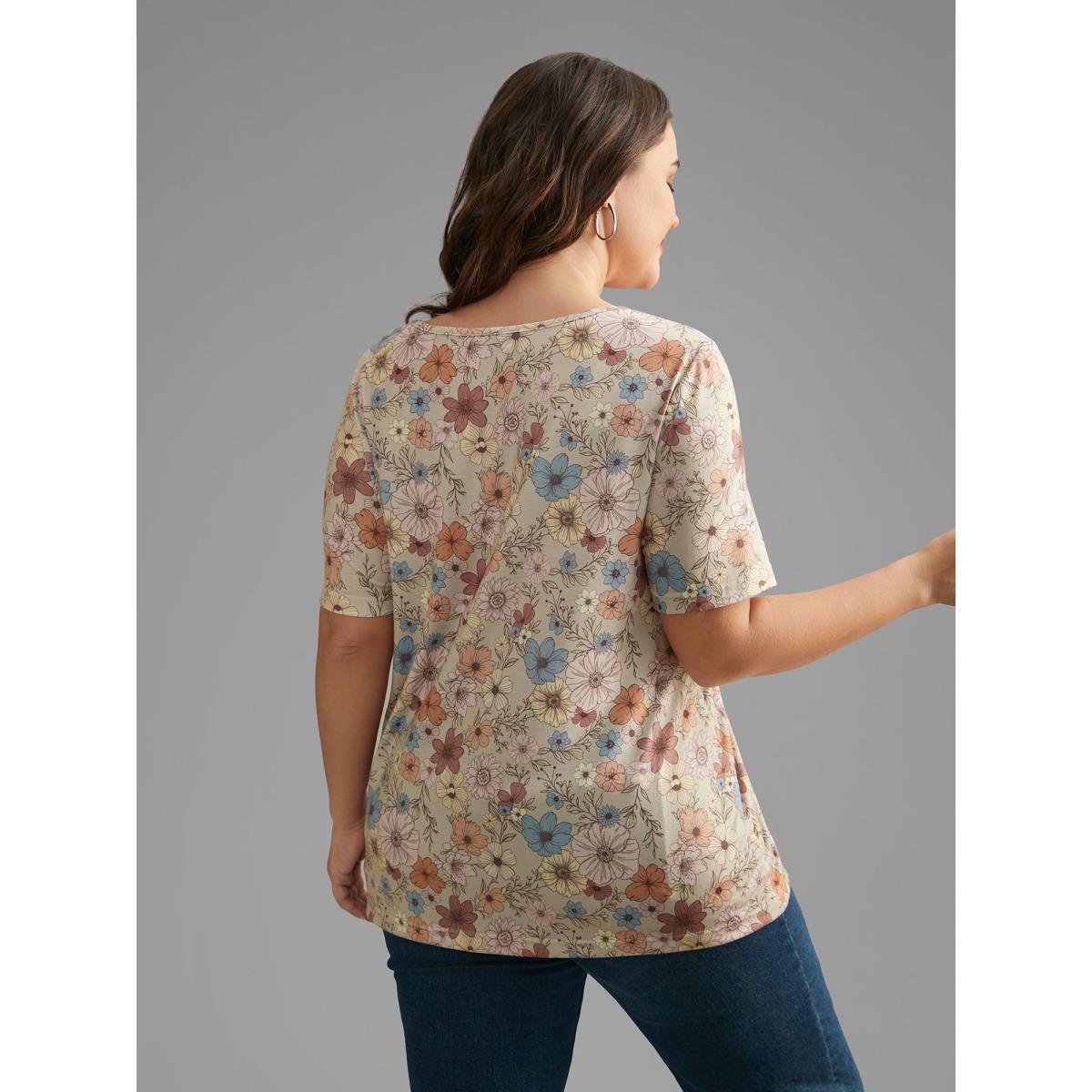 Plus Size Crew Neck Floral Print Stretchy T-Shirt Multicolor Women Leisure Contrast Natural Flowers Round Neck Casual T-shirts BloomChic 14-16/1X Product Image