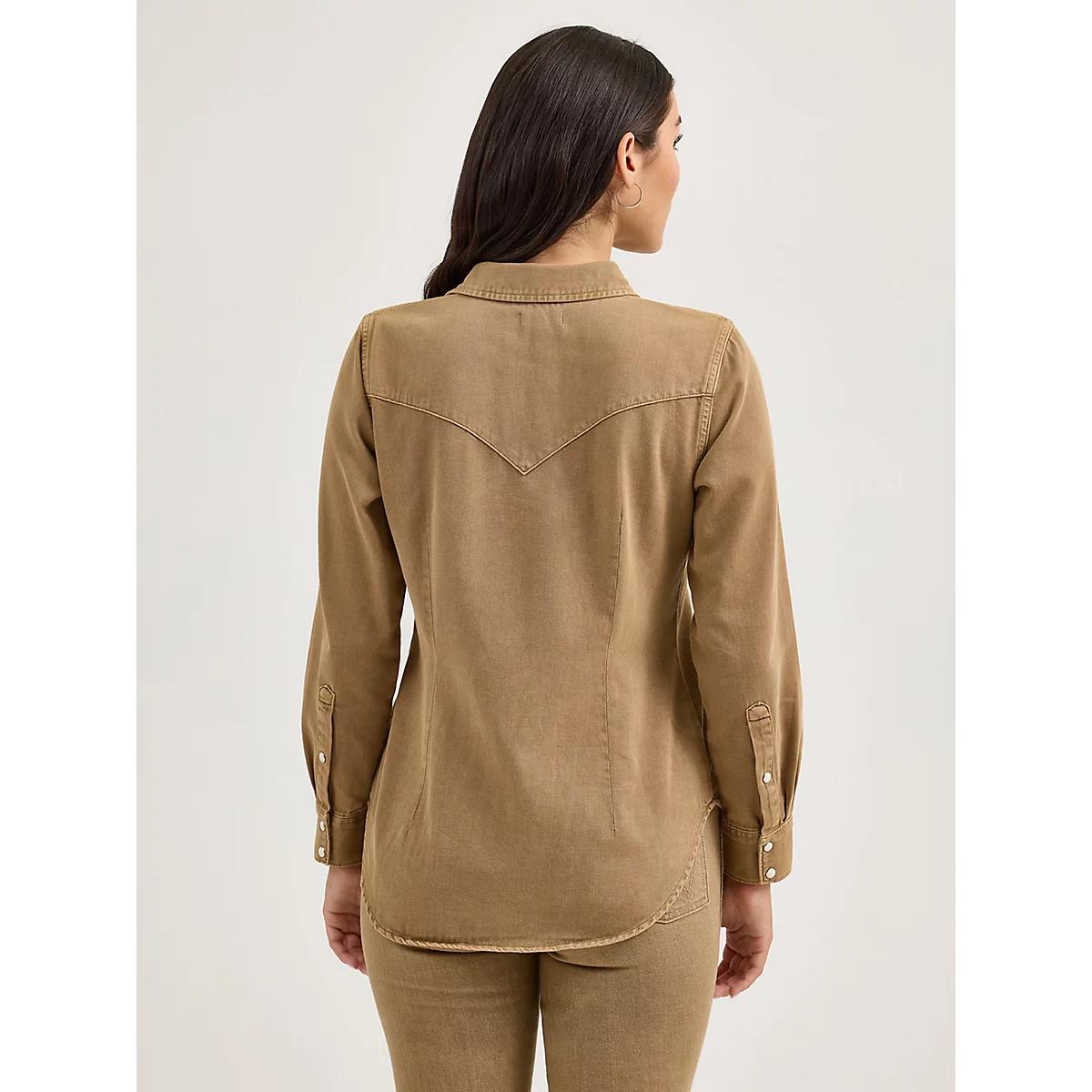 Women's Wrangler Colorwash Slim Western Snap Shirt Product Image