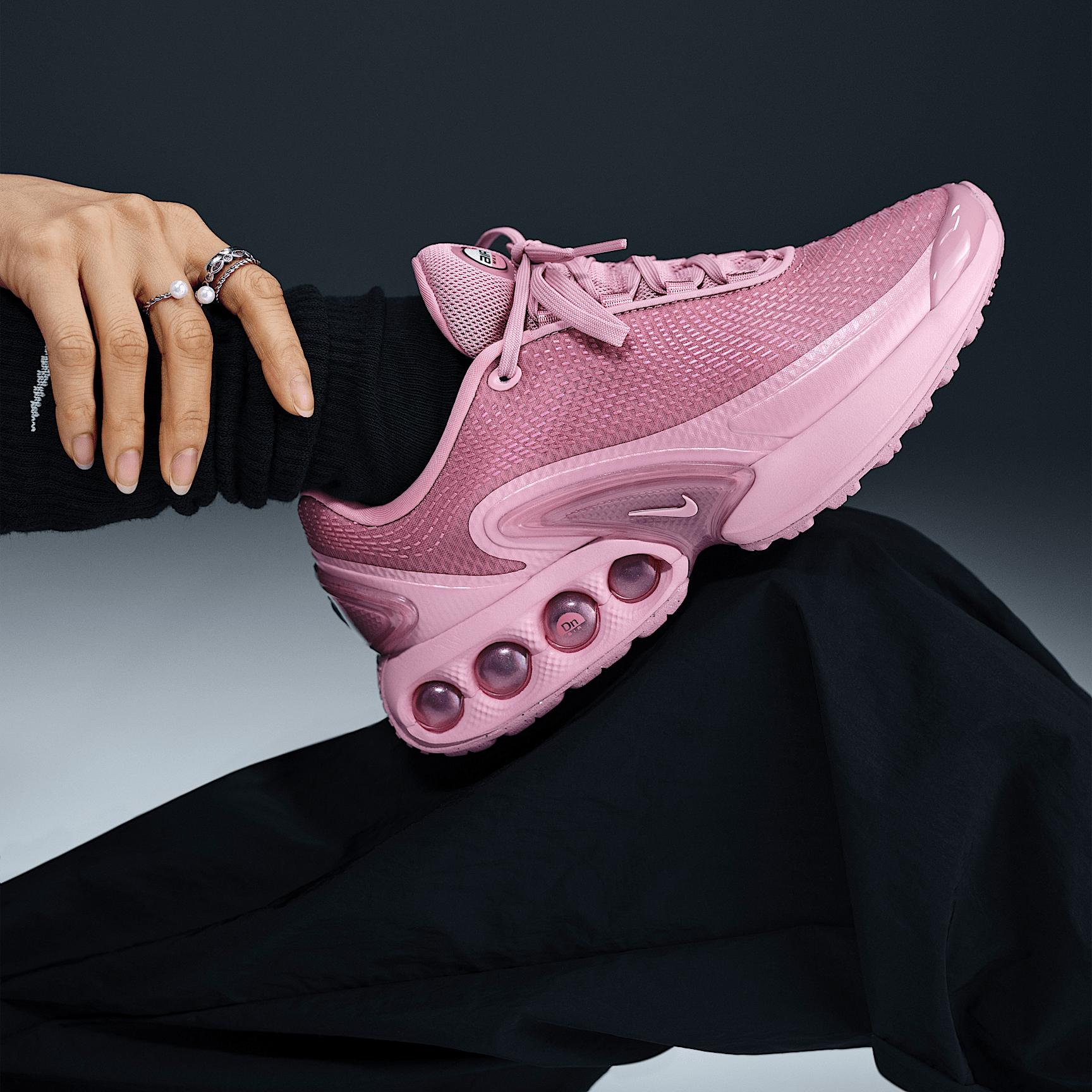 Nike Womens Air Max Dn Shoes | HV4861-600 Product Image