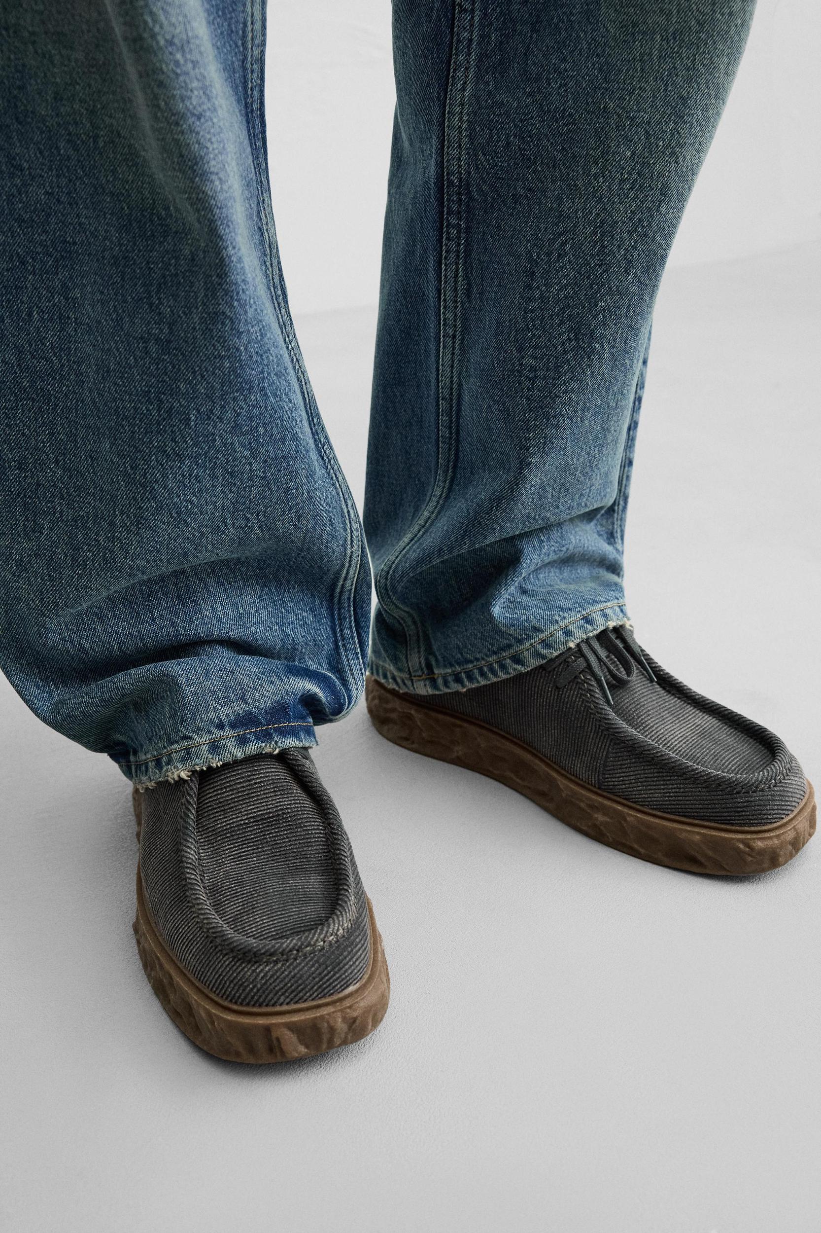 WOVEN IRREGULAR SOLE SHOE Product Image