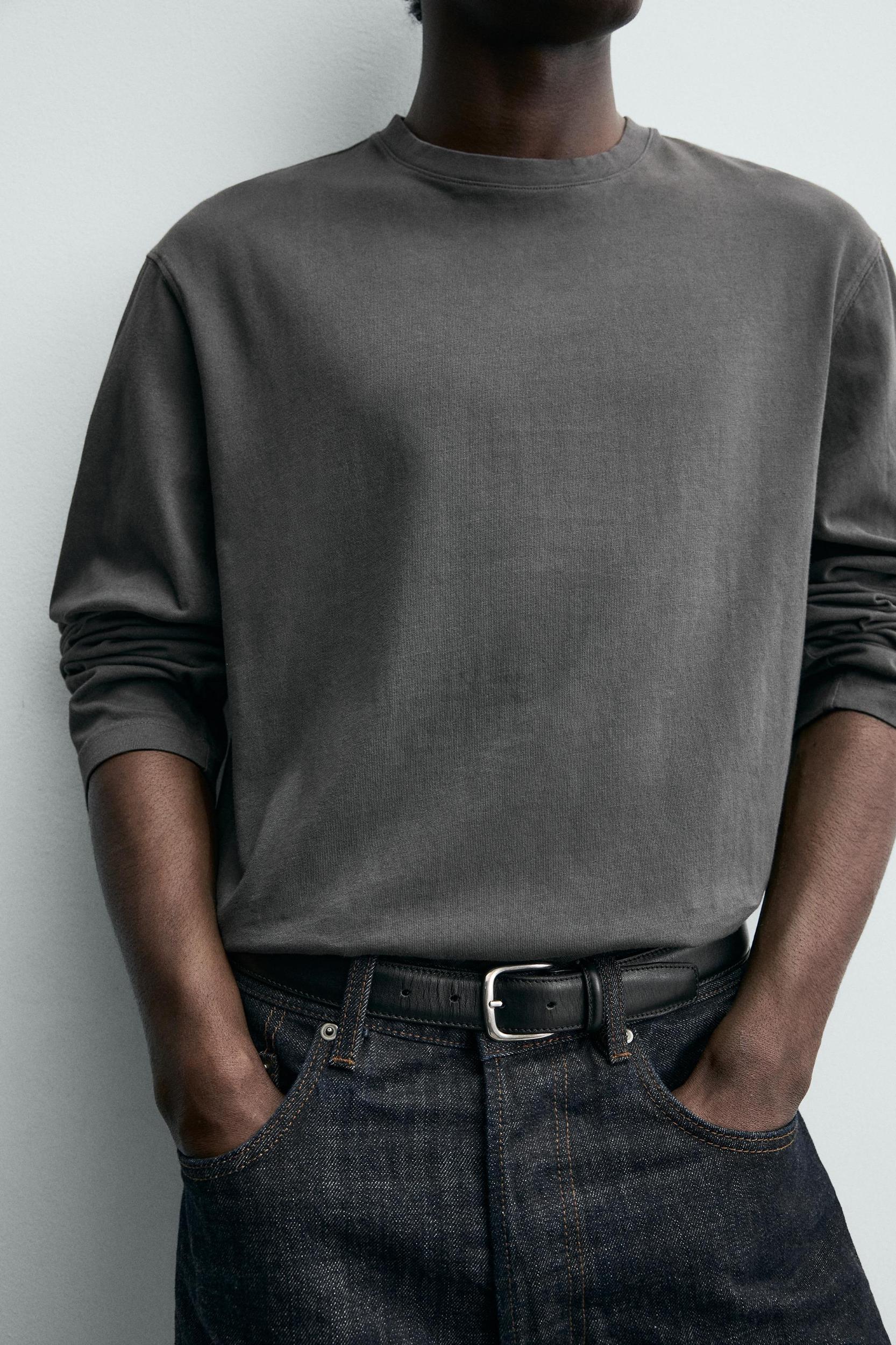 REGULAR FIT LONG SLEEVE T-SHIRT Product Image