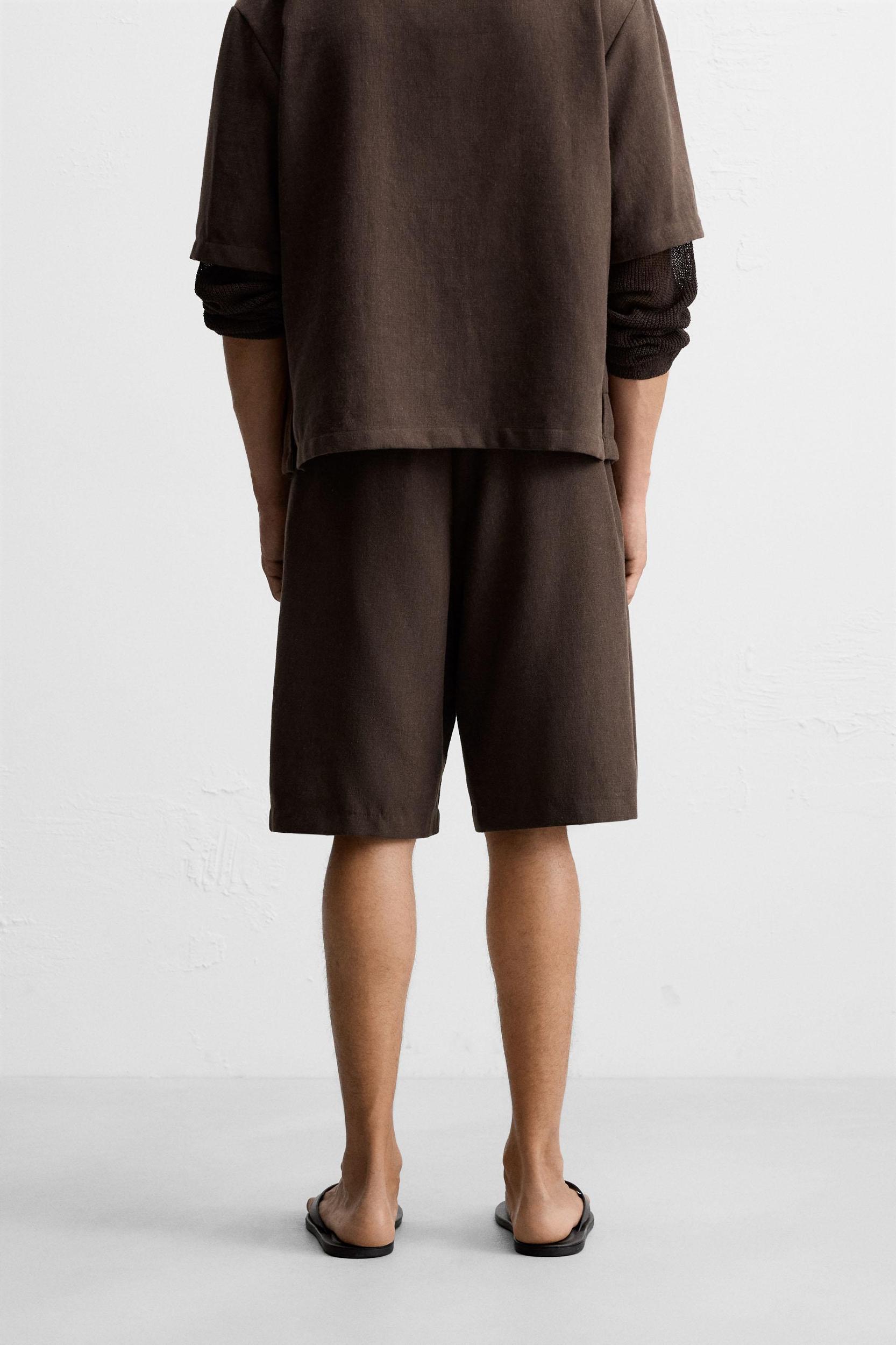 TEXTURED PLEATED SHORTS Product Image