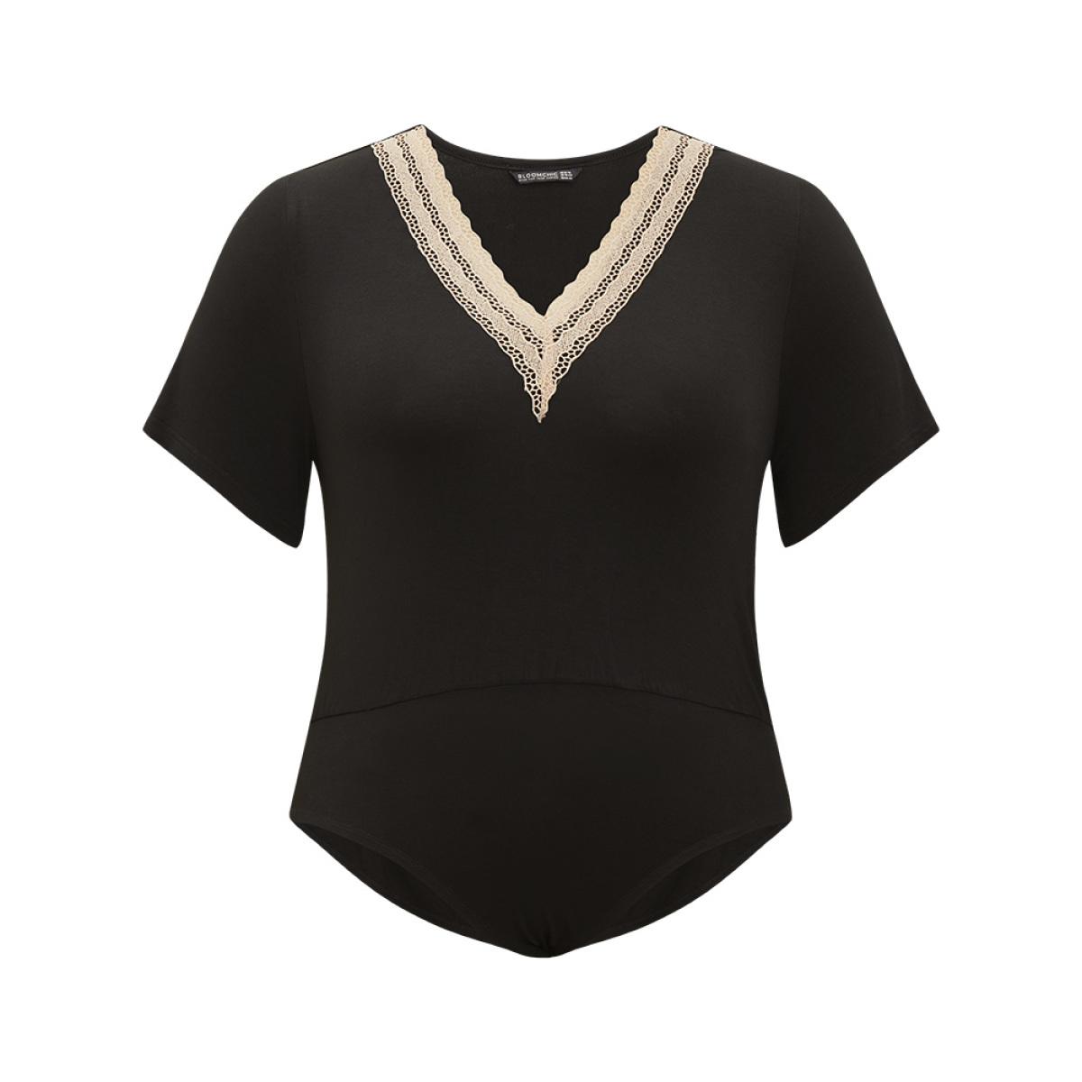 Plus Size Contrast Lace Patchwork V Neck Bodysuit Women Black Plain Lace Bodysuits BloomChic 26/4X Product Image