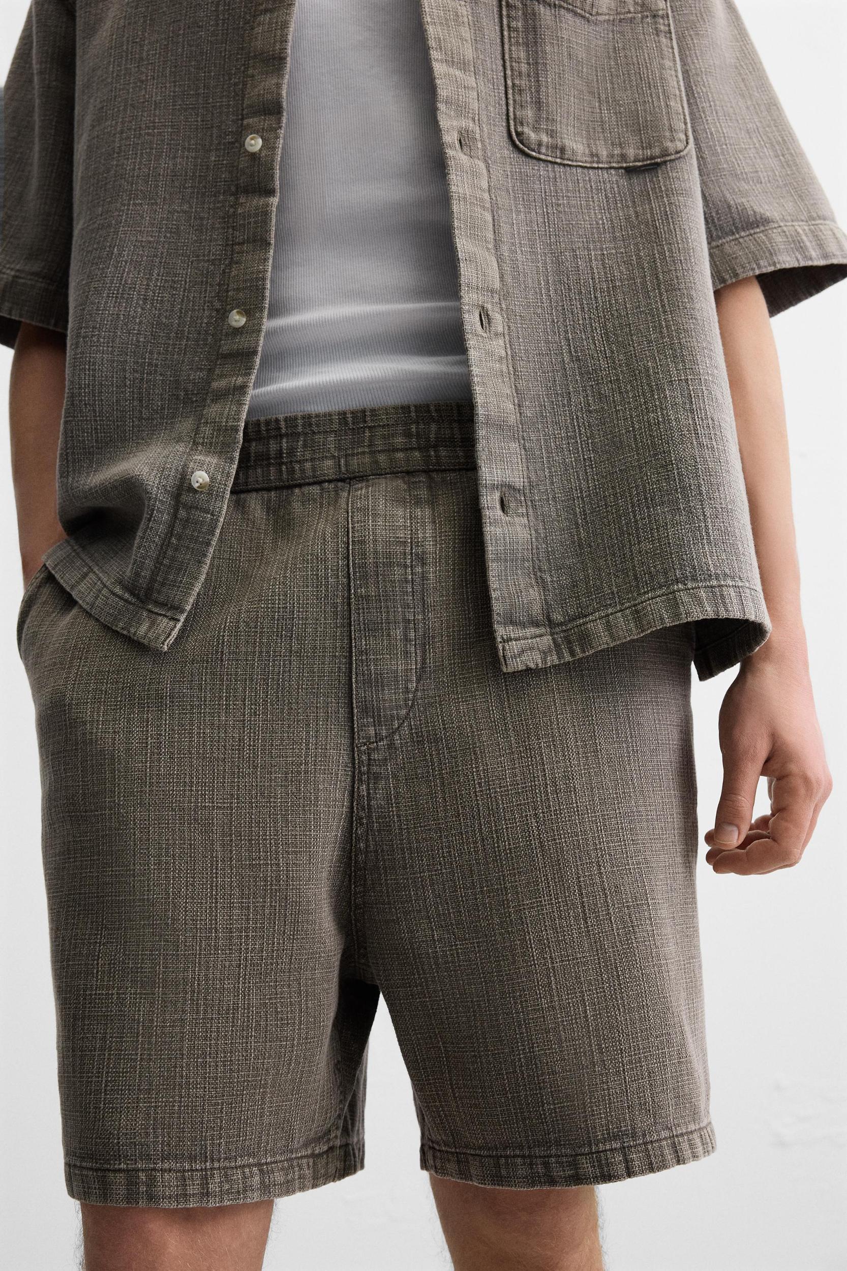 WASHED TEXTURED SHORTS Product Image