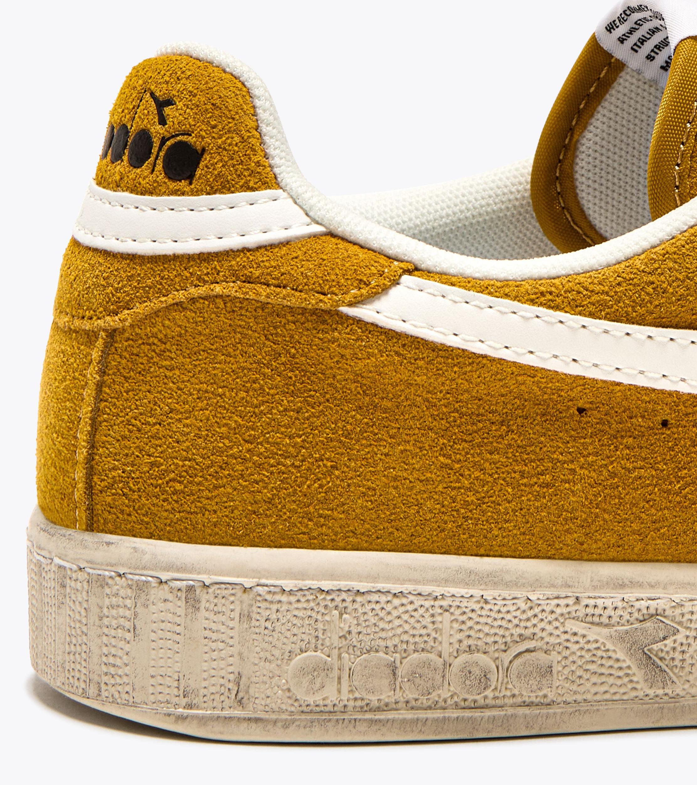 GAME L LOW SUEDE WAXED Product Image