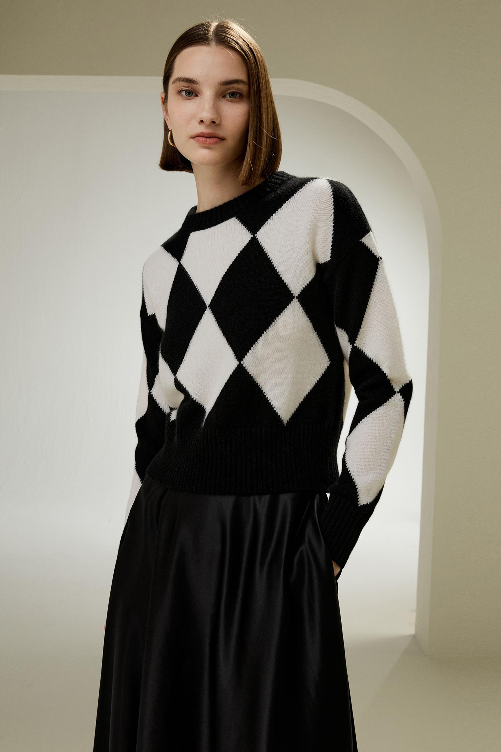 Round Neck Diamond Pattern Cashmere Sweater Product Image