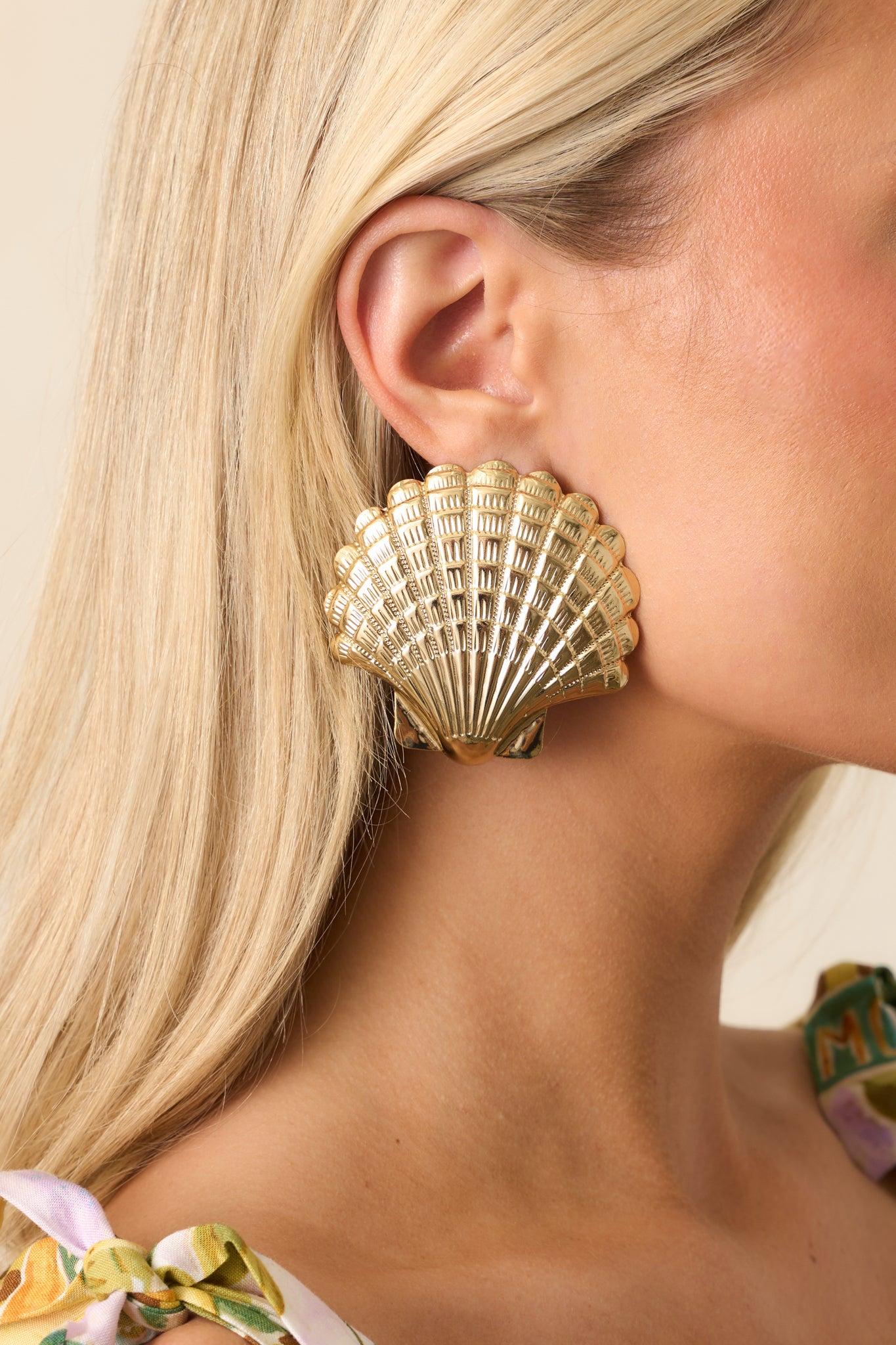 On A Beach Somewhere Gold Seashell Earrings Product Image