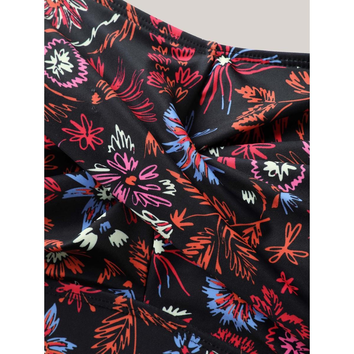 Plus Size Floral Print Twist Front Swim Top Women's Swimwear Black Resort Twist High stretch Skinny Heart neckline Curve Swim Tops BloomChic 28/5X Product Image