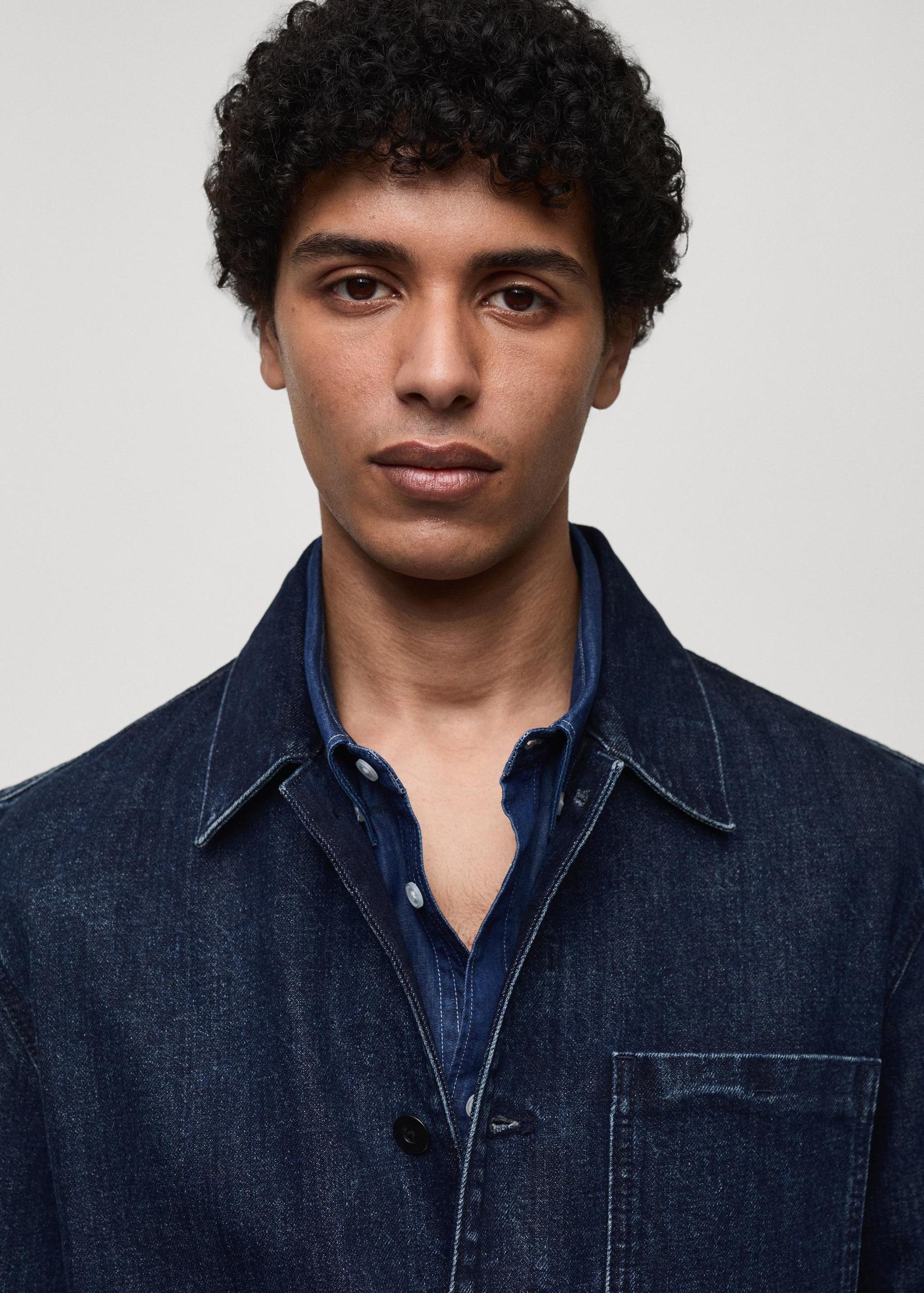 Pocketed denim jacket - Men | MANGO USA Product Image