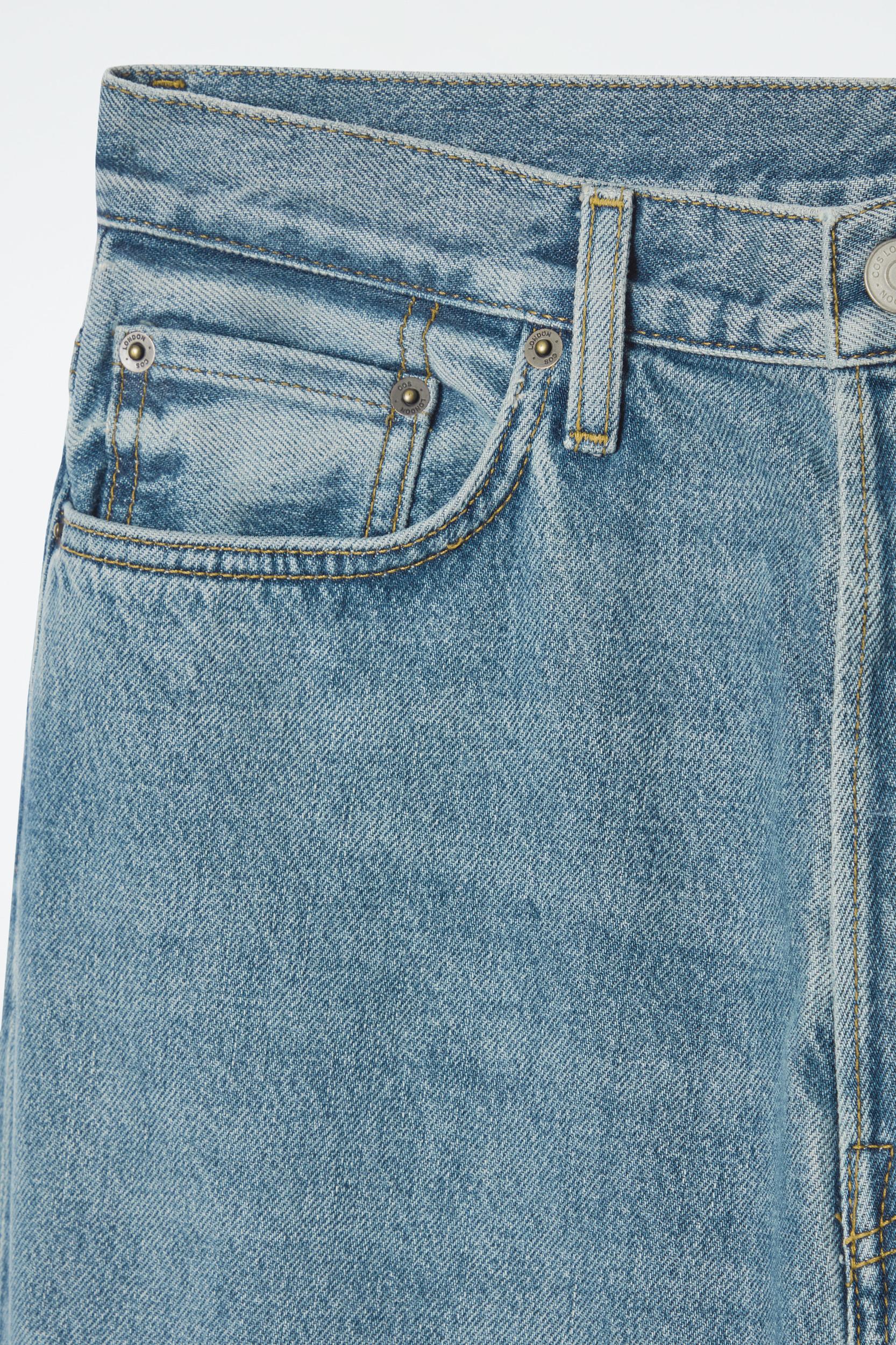 VOLUME WIDE-LEG JEANS Product Image