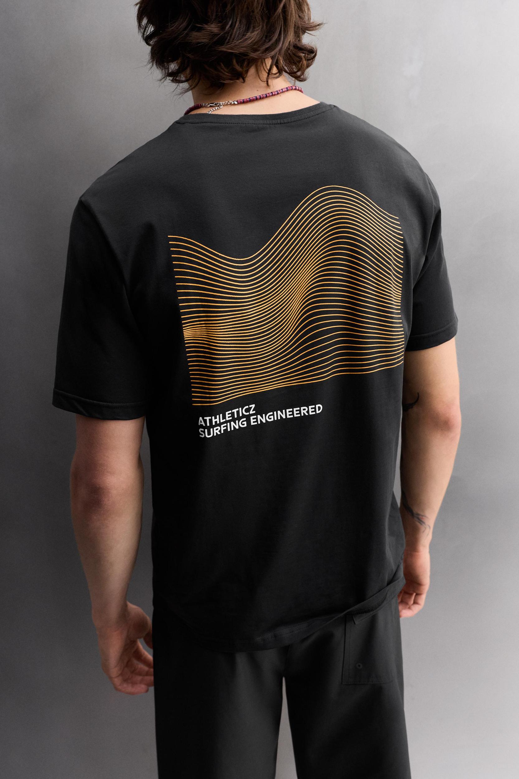 SURF GRAPHIC PRINT T-SHIRT Product Image