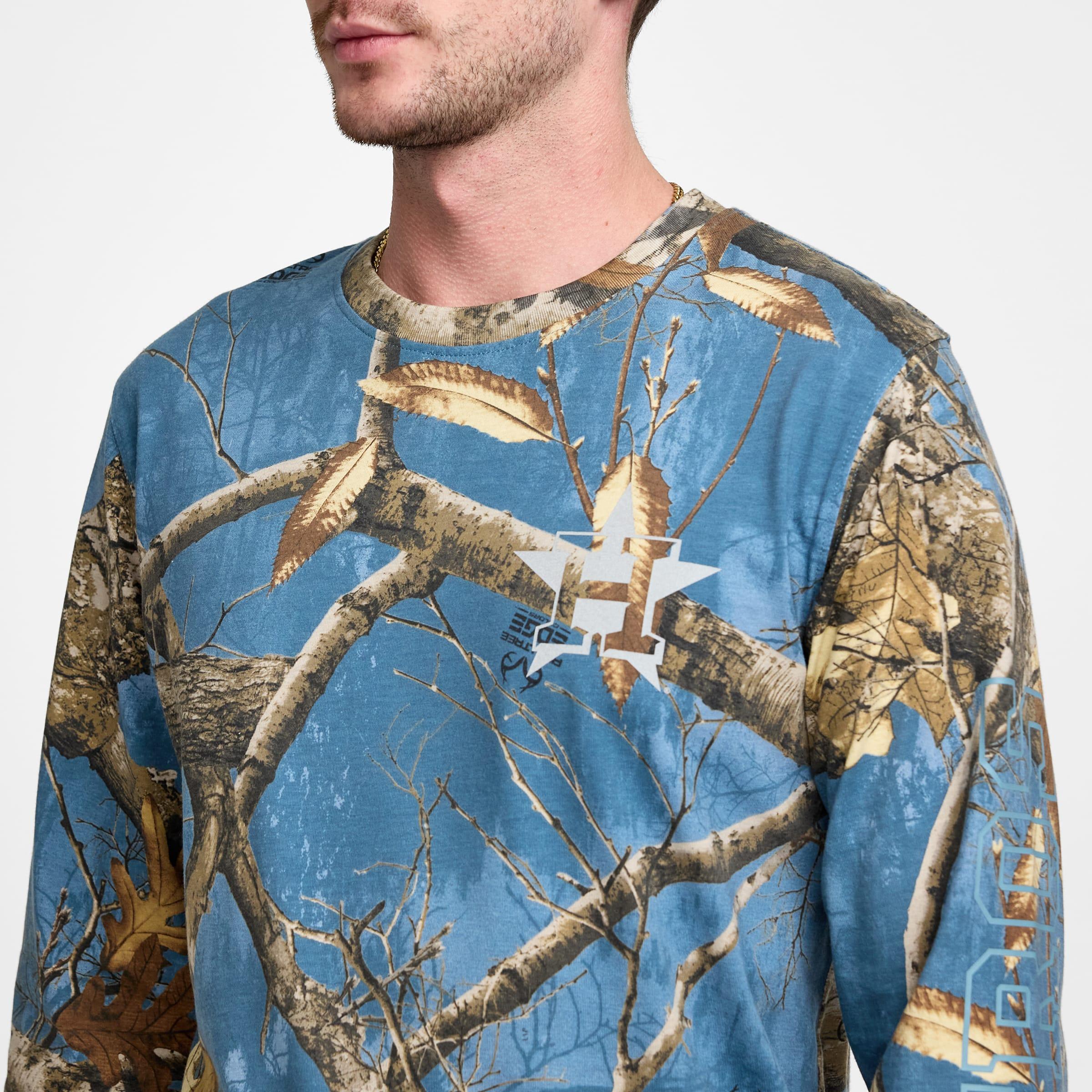 Atlanta Braves Realtree Long Sleeve T-Shirt Male Product Image