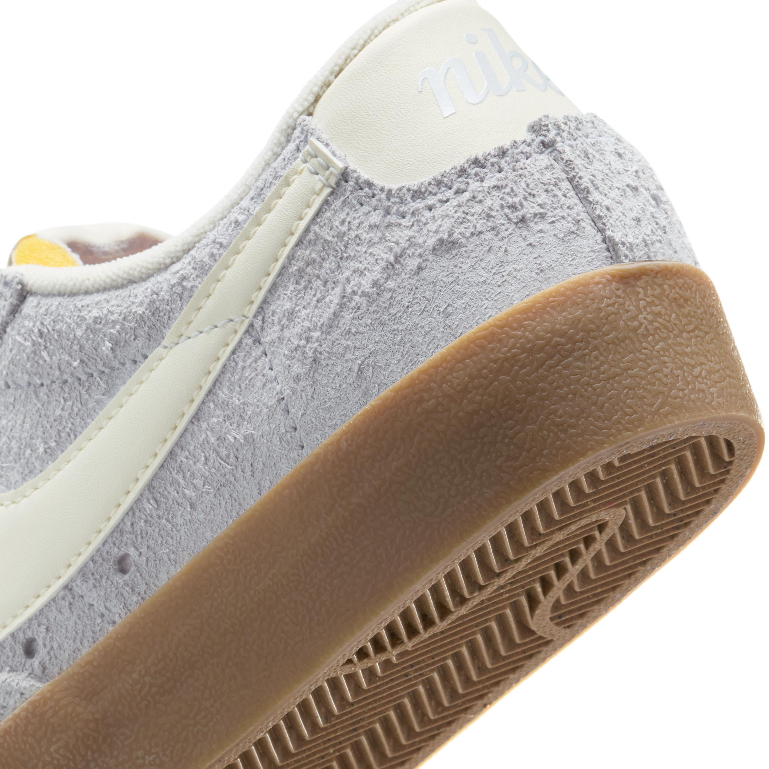 Nike Women's Blazer Low '77 Vintage Shoes Product Image