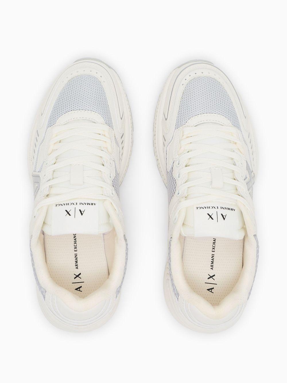 low-top sneakers Product Image