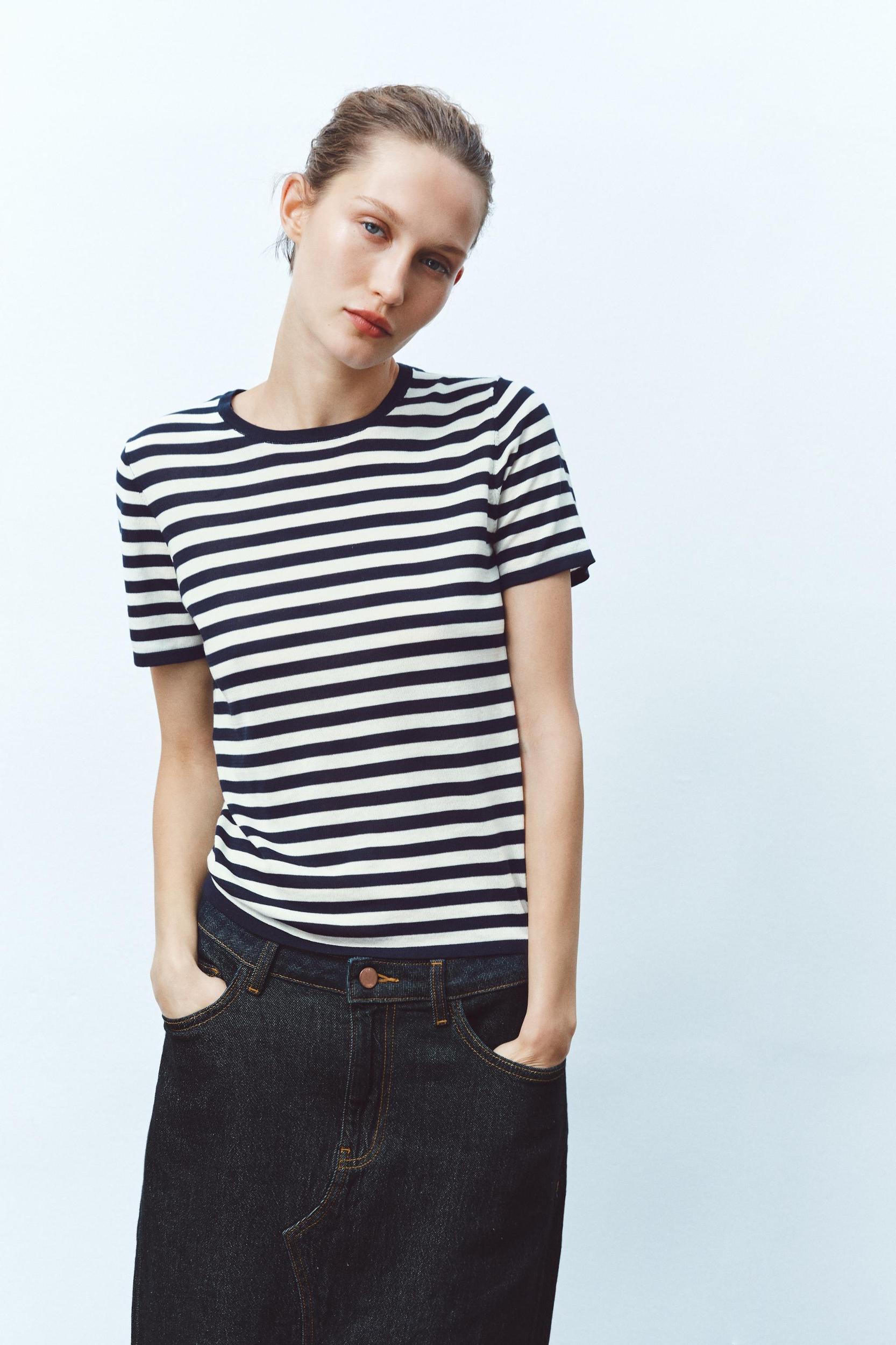 STRIPED SHORT SLEEVE KNIT TOP Product Image
