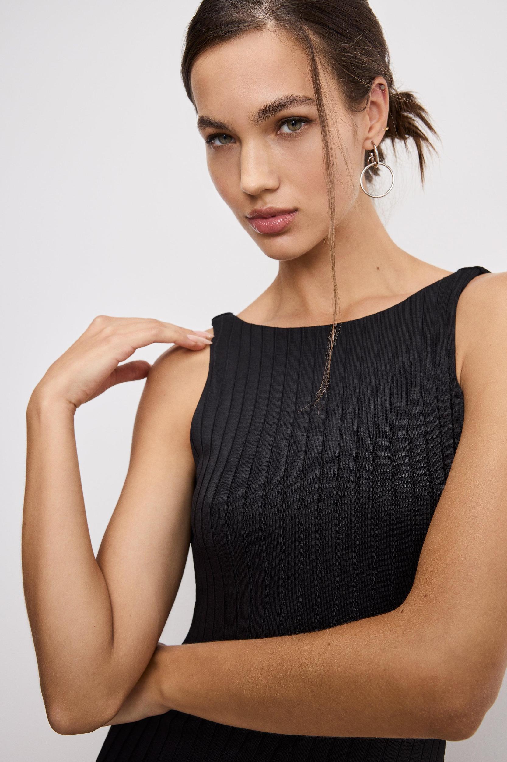 RIBBED MIDI DRESS | BLACK001 Product Image