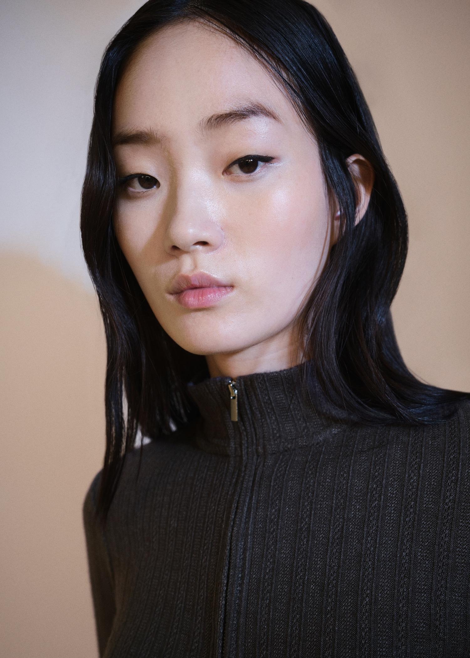 Zip knit sweater - Women | MANGO USA Product Image