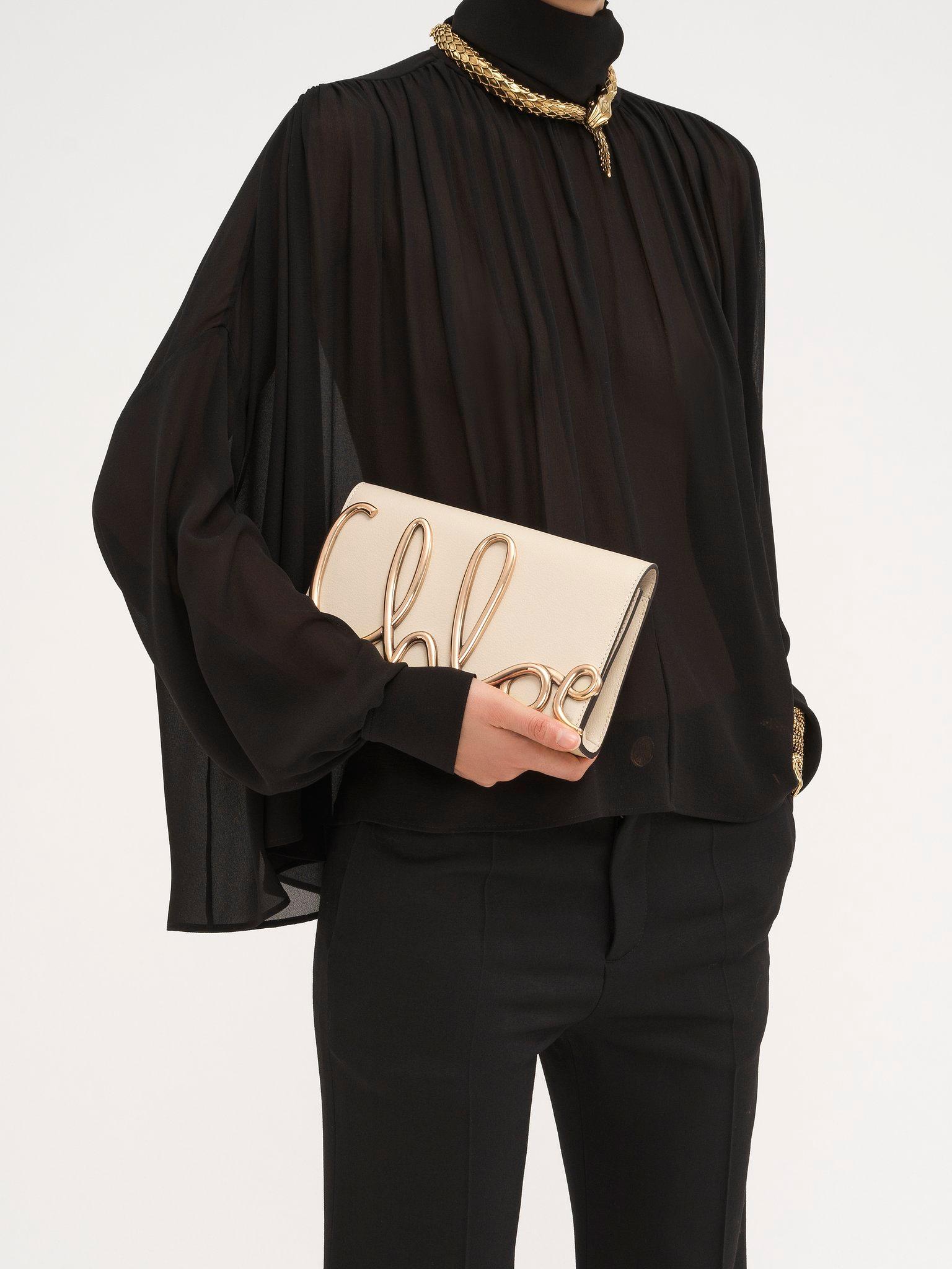 The Chloé Iconic crossbody bag in soft leather Product Image