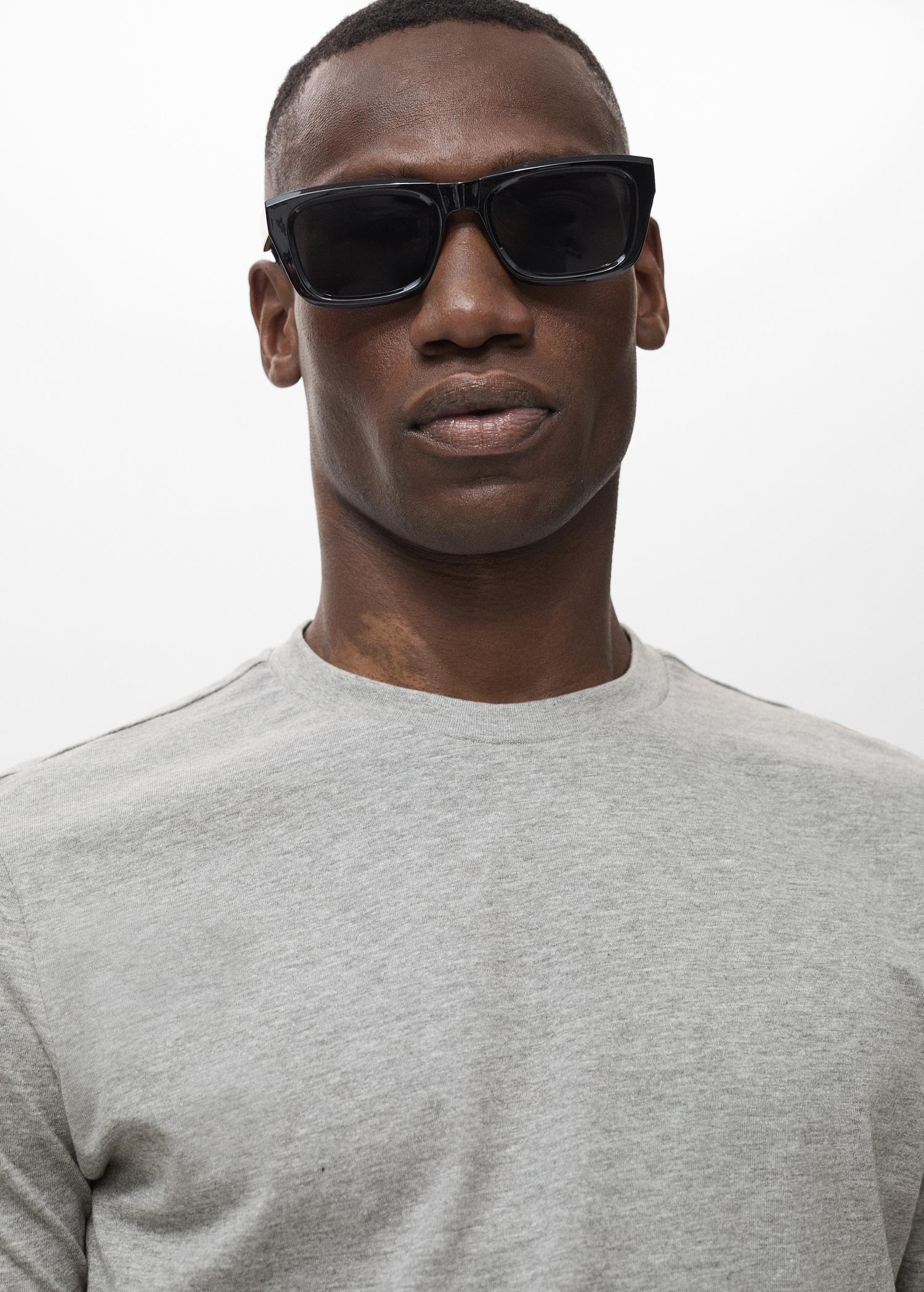 100% cotton slim-fit t-shirt - Men | MANGO USA Product Image