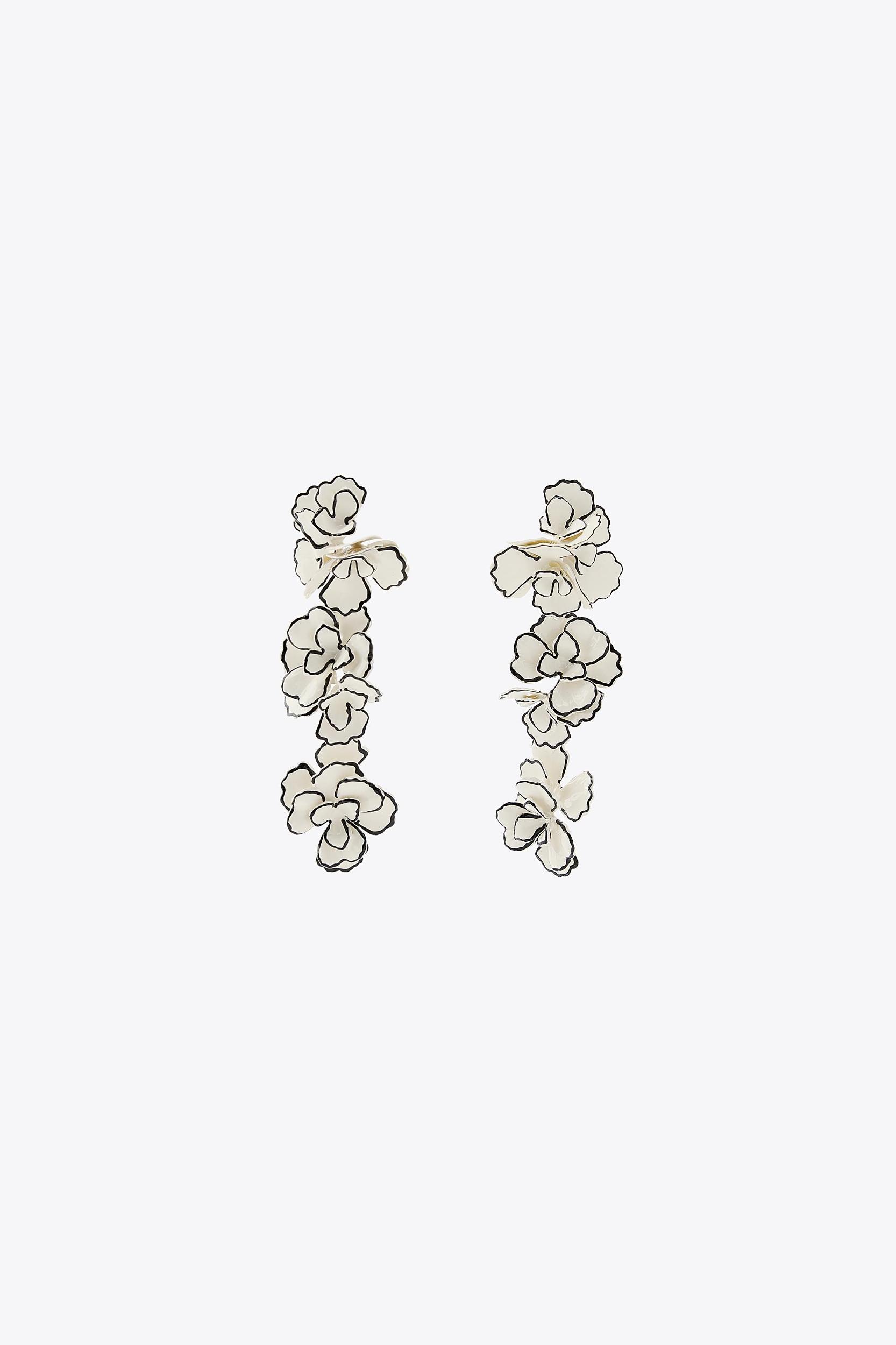 CONTRAST FLOWER EARRINGS Product Image