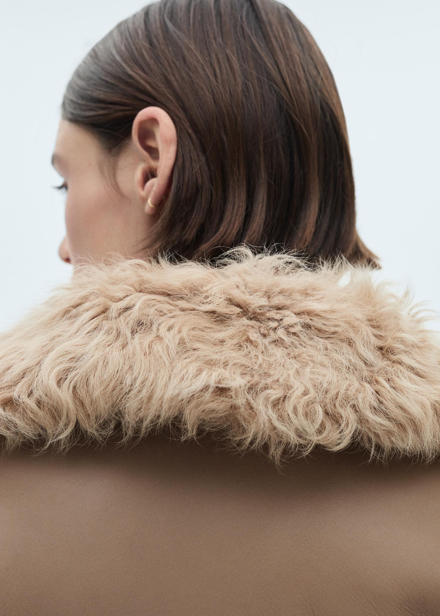 Reversible fur coat - Women | MANGO USA Product Image