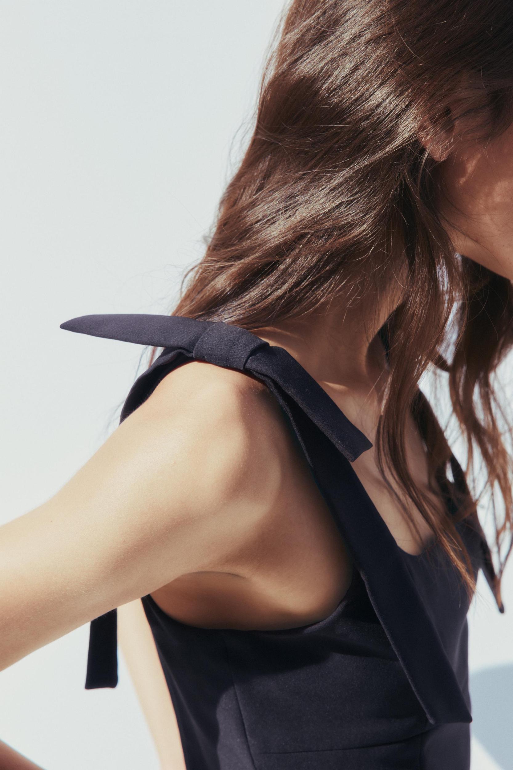 BOW DETAIL STRETCH TOP Product Image